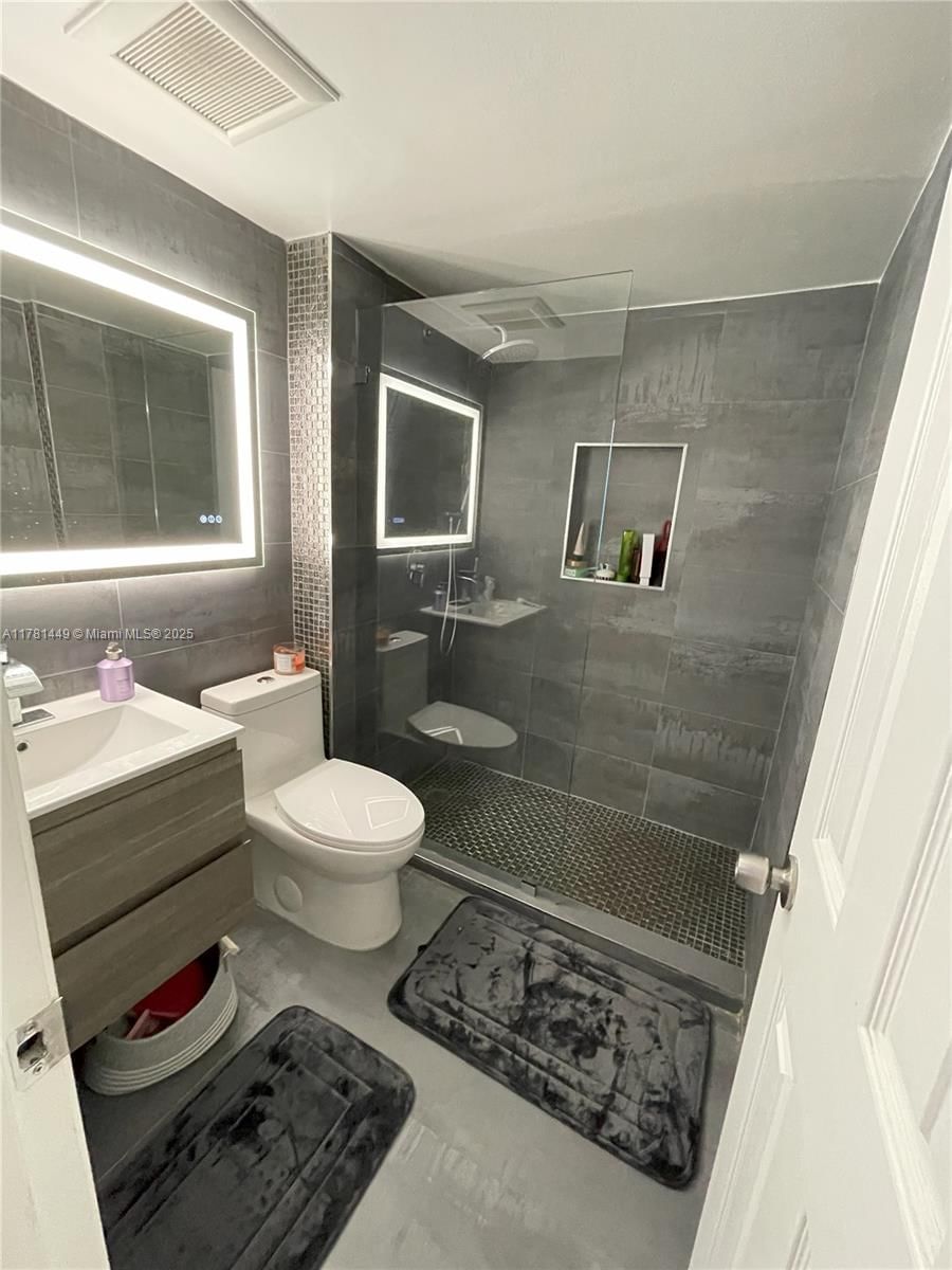 Real estate property located at 112 Royal Park Dr #2G, Broward, Royal Park Condo, Oakland Park, FL