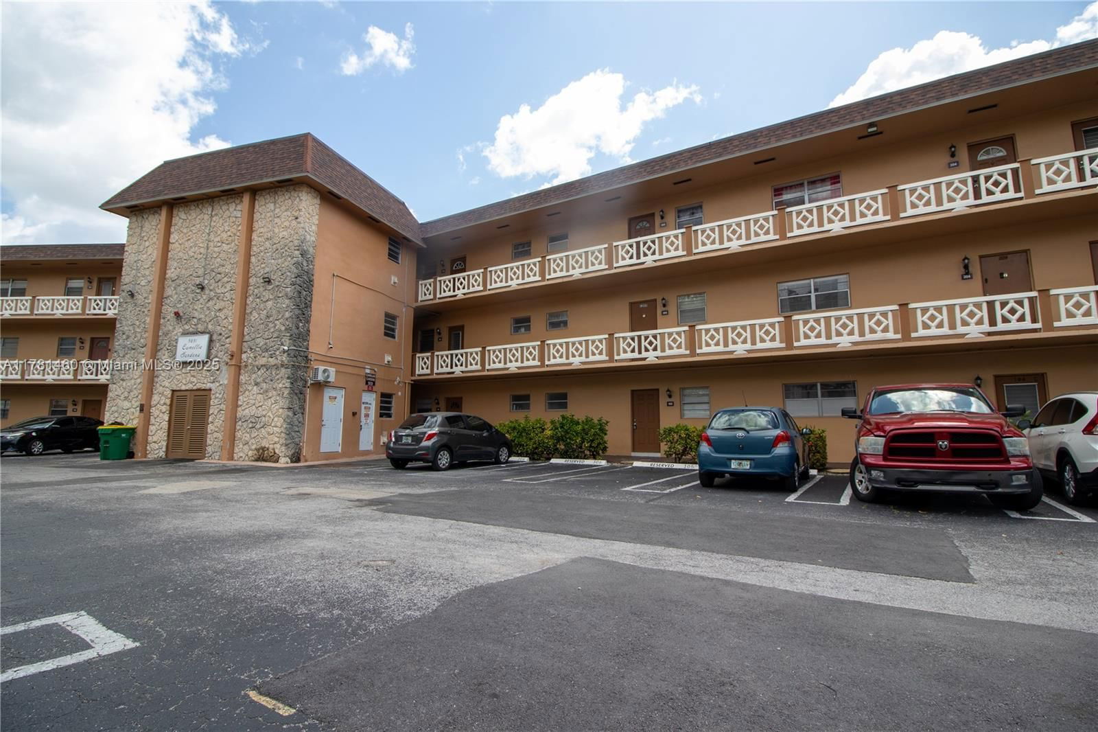 Real estate property located at 5031 Oakland Park Blvd #309, Broward, Camellia Gardens Condo In, Lauderdale Lakes, FL