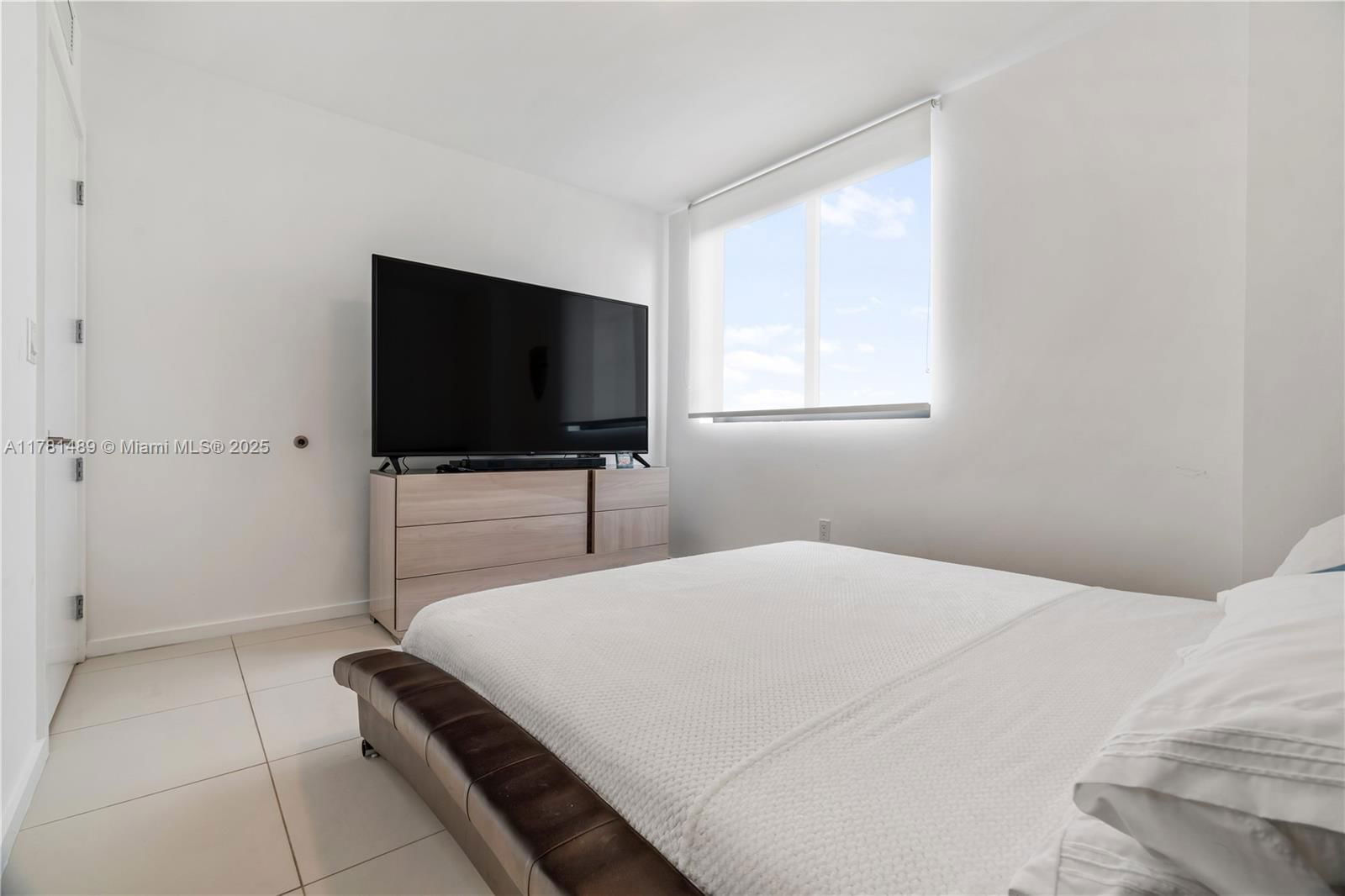 Real estate property located at 5252 85th Ave #1402, Miami-dade, 5252 Paseo Condo, Doral, FL