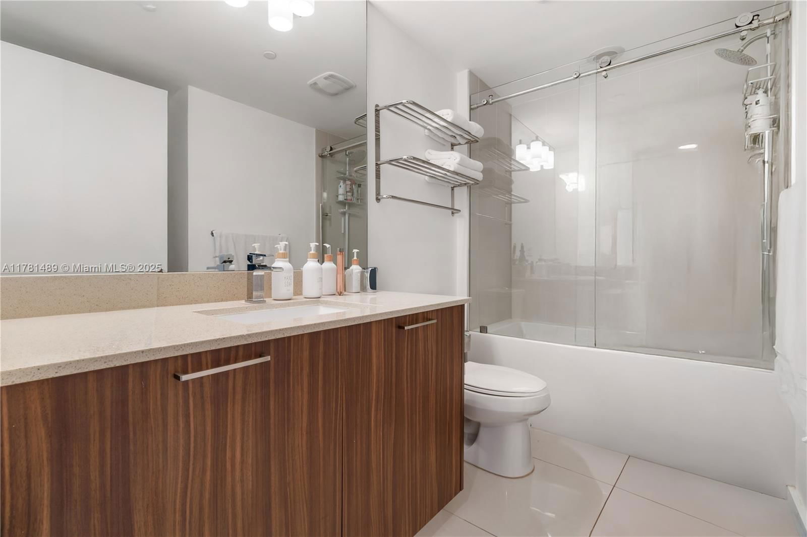 Real estate property located at 5252 85th Ave #1402, Miami-dade, 5252 Paseo Condo, Doral, FL