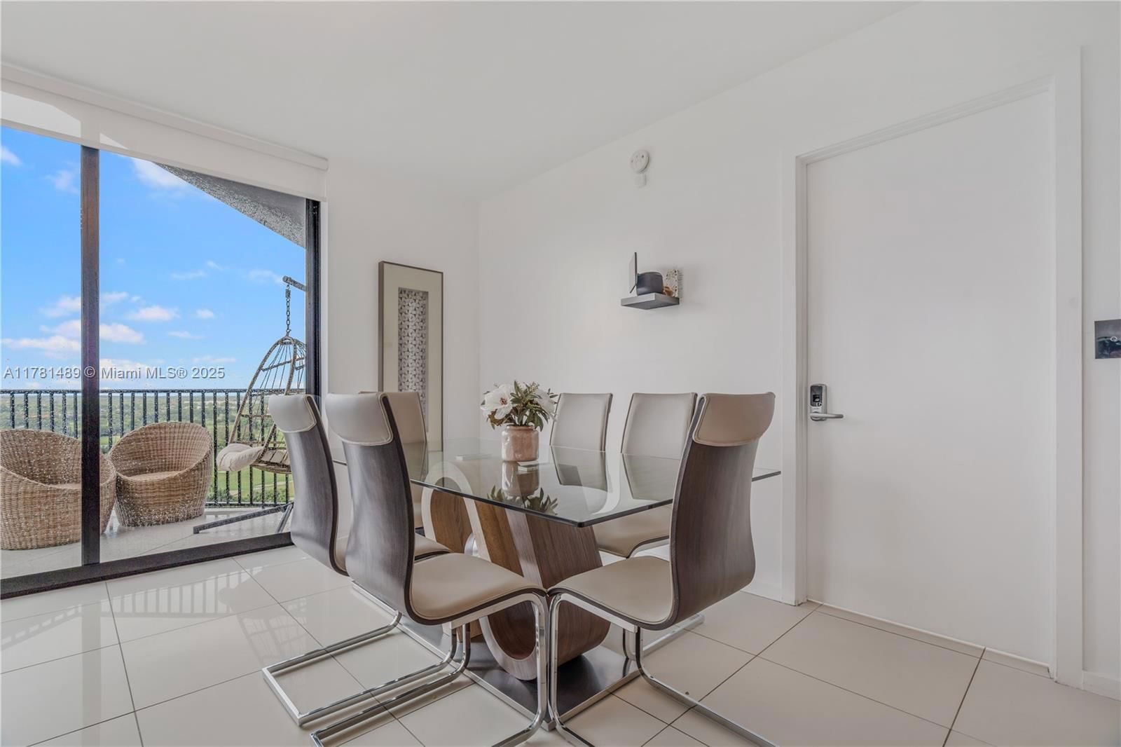 Real estate property located at 5252 85th Ave #1402, Miami-dade, 5252 Paseo Condo, Doral, FL