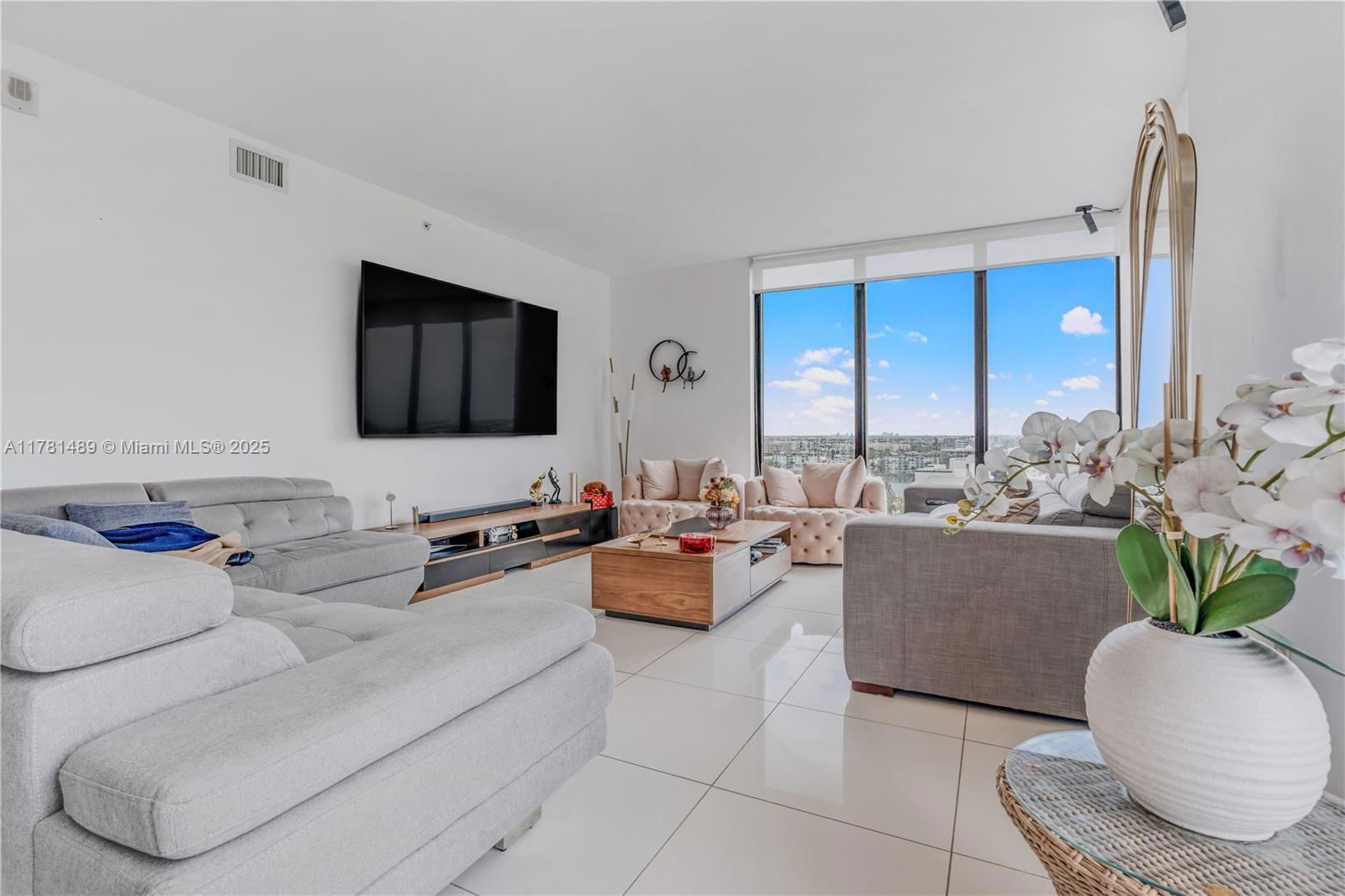 Real estate property located at 5252 85th Ave #1402, Miami-dade, 5252 Paseo Condo, Doral, FL