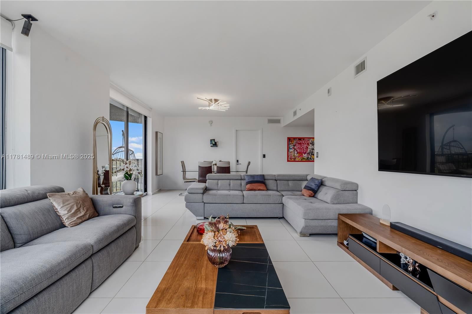 Real estate property located at 5252 85th Ave #1402, Miami-dade, 5252 Paseo Condo, Doral, FL