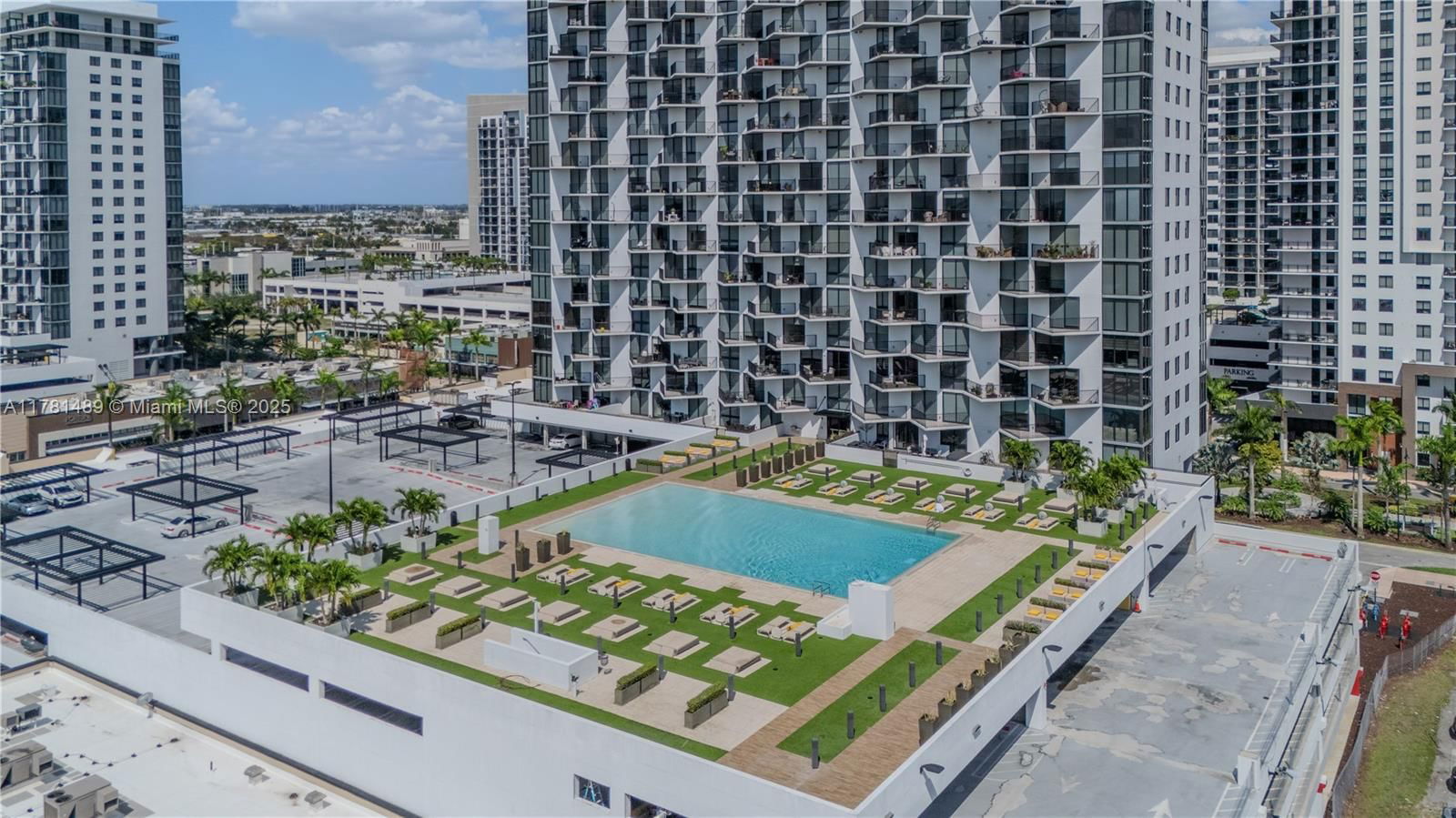 Real estate property located at 5252 85th Ave #1402, Miami-dade, 5252 Paseo Condo, Doral, FL