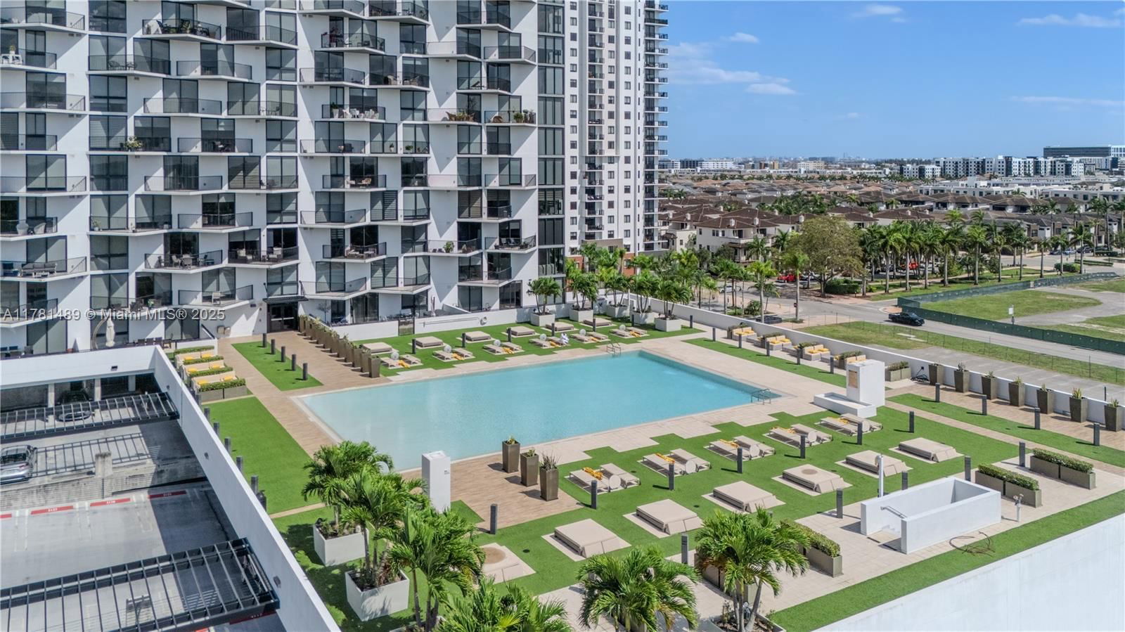 Real estate property located at 5252 85th Ave #1402, Miami-dade, 5252 Paseo Condo, Doral, FL