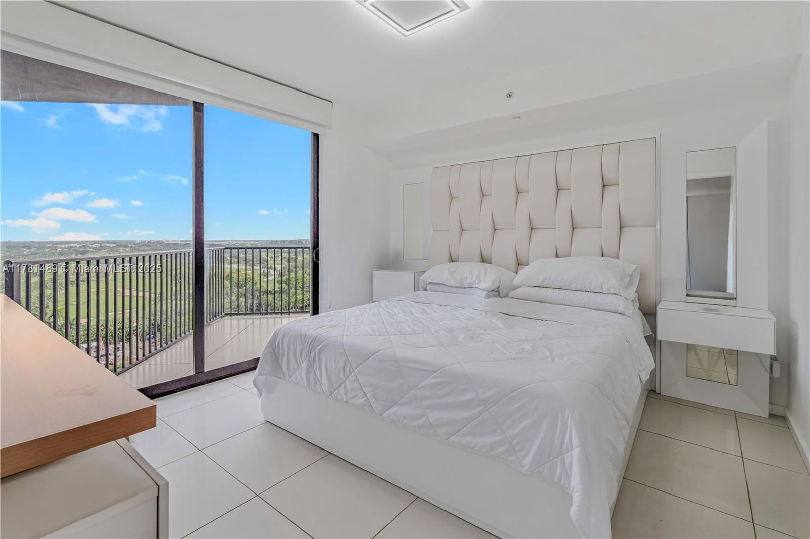 Real estate property located at 5252 85th Ave #1402, Miami-dade, 5252 Paseo Condo, Doral, FL
