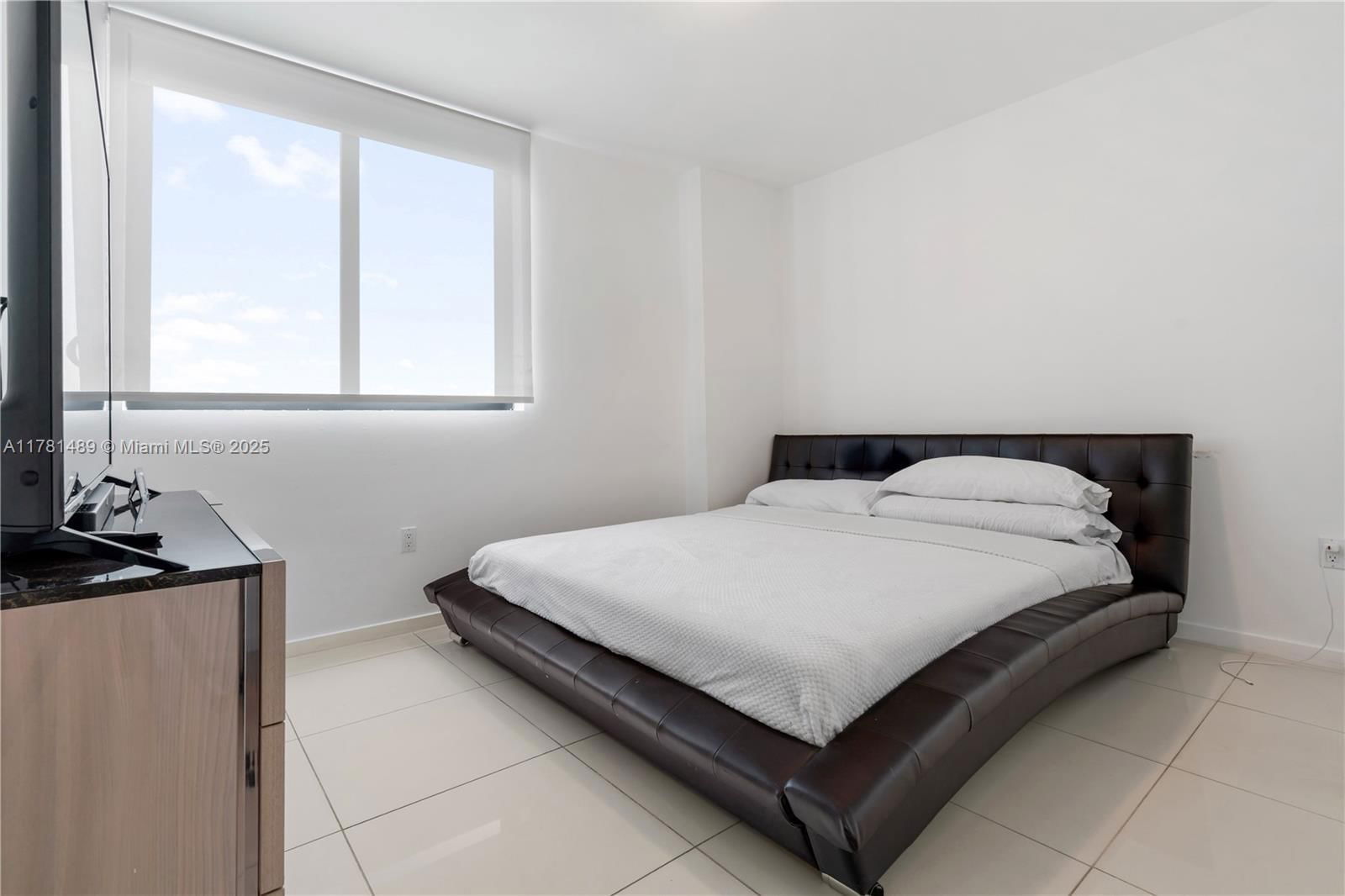 Real estate property located at 5252 85th Ave #1402, Miami-dade, 5252 Paseo Condo, Doral, FL