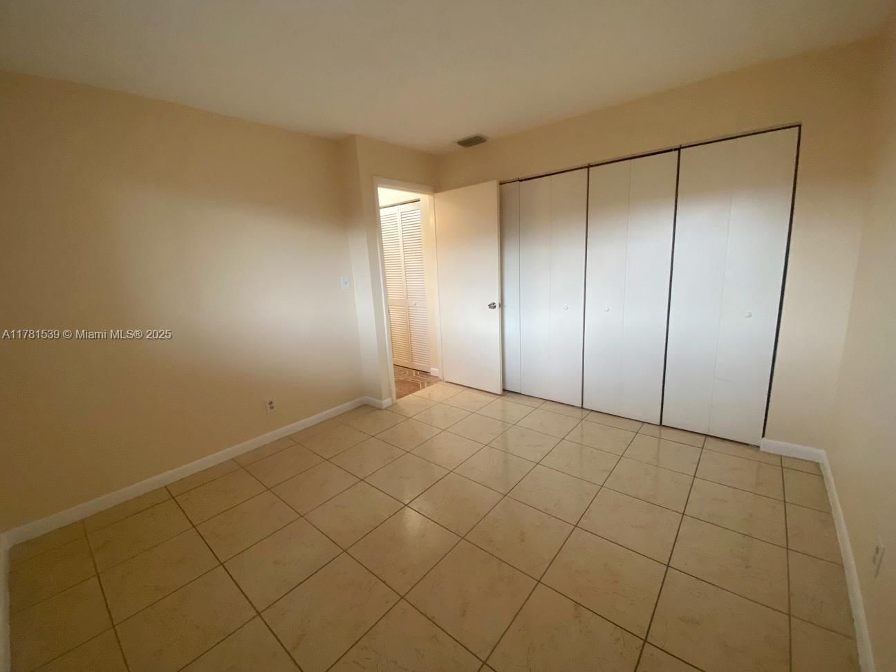 Real estate property located at 6890 Royal Palm Blvd #305H, Broward, Royal Park Gardens Iii-h, Margate, FL