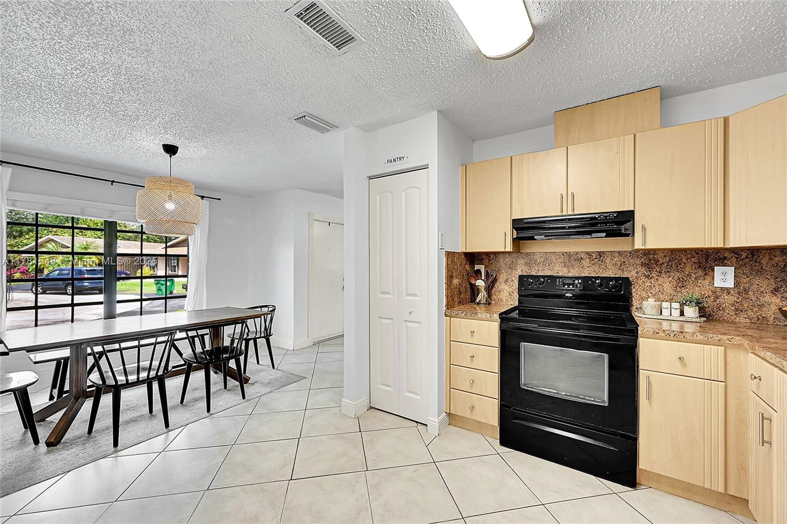 Real estate property located at 3775 Citrus Trce #18, Broward, Isla Merita Homes Ii Cond, Davie, FL