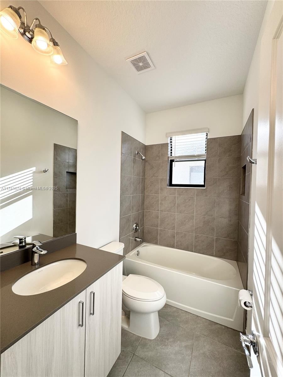 Real estate property located at 5661 CERVA LN, Collier, Silverwood At Ave Maria, Ave Maria, FL