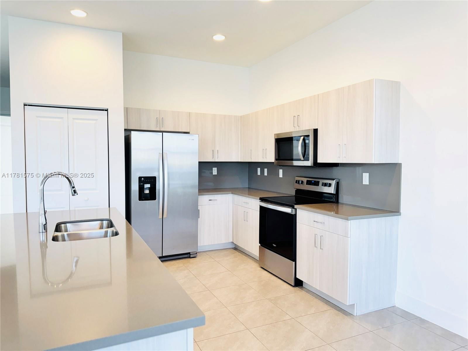 Real estate property located at 5661 CERVA LN, Collier, Silverwood At Ave Maria, Ave Maria, FL