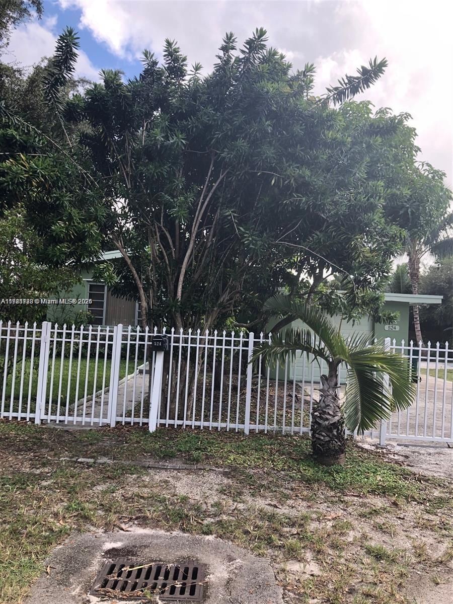 Real estate property located at 524 160th Ter, Miami-dade, Fulford Highlands 3 Addn, Miami, FL