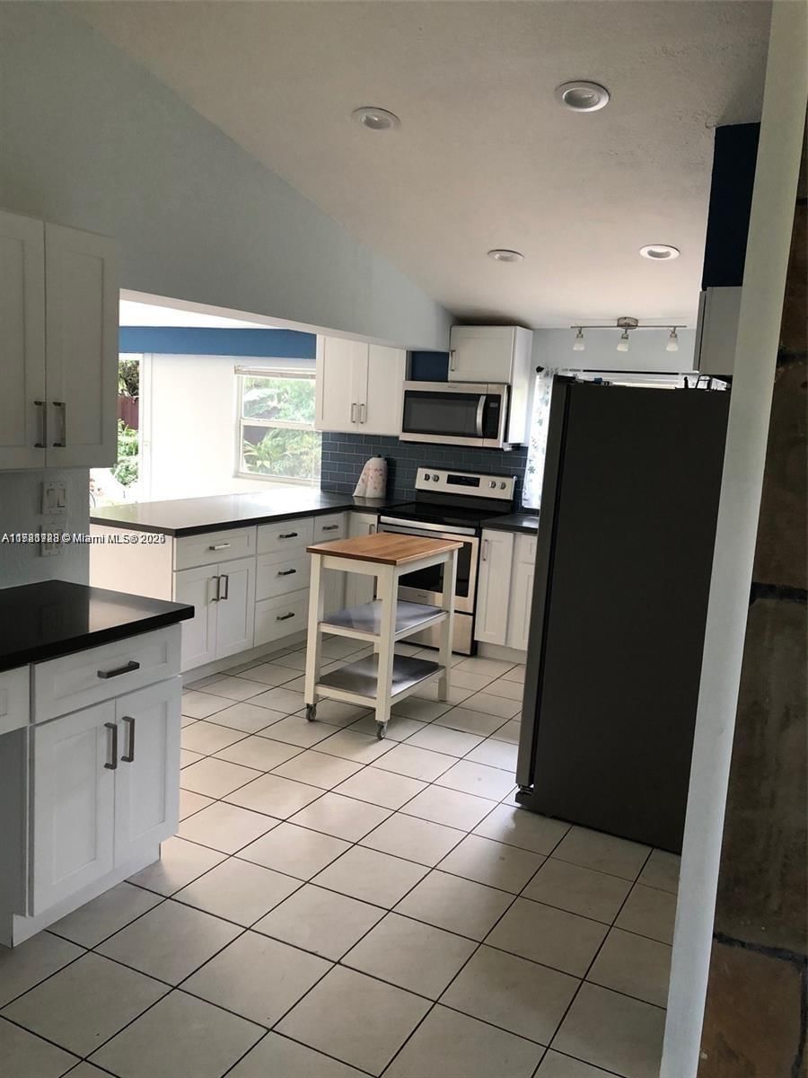 Real estate property located at 524 160th Ter, Miami-dade, Fulford Highlands 3 Addn, Miami, FL