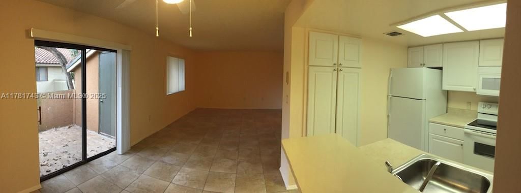 Real estate property located at 3204 Coral Lake Dr #3204, Broward, Crescent Cove Condo, Coral Springs, FL