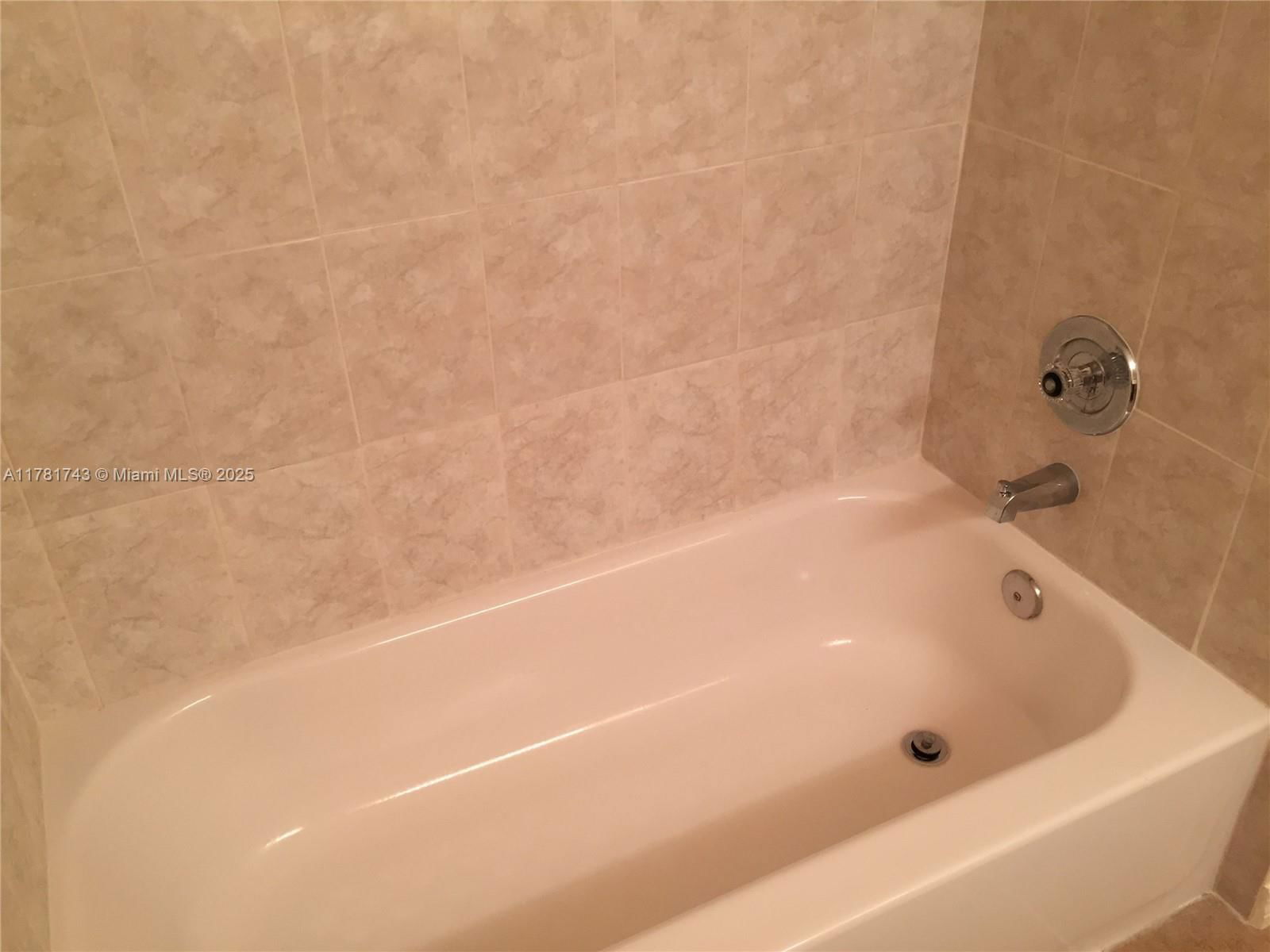 Real estate property located at 3204 Coral Lake Dr #3204, Broward, Crescent Cove Condo, Coral Springs, FL