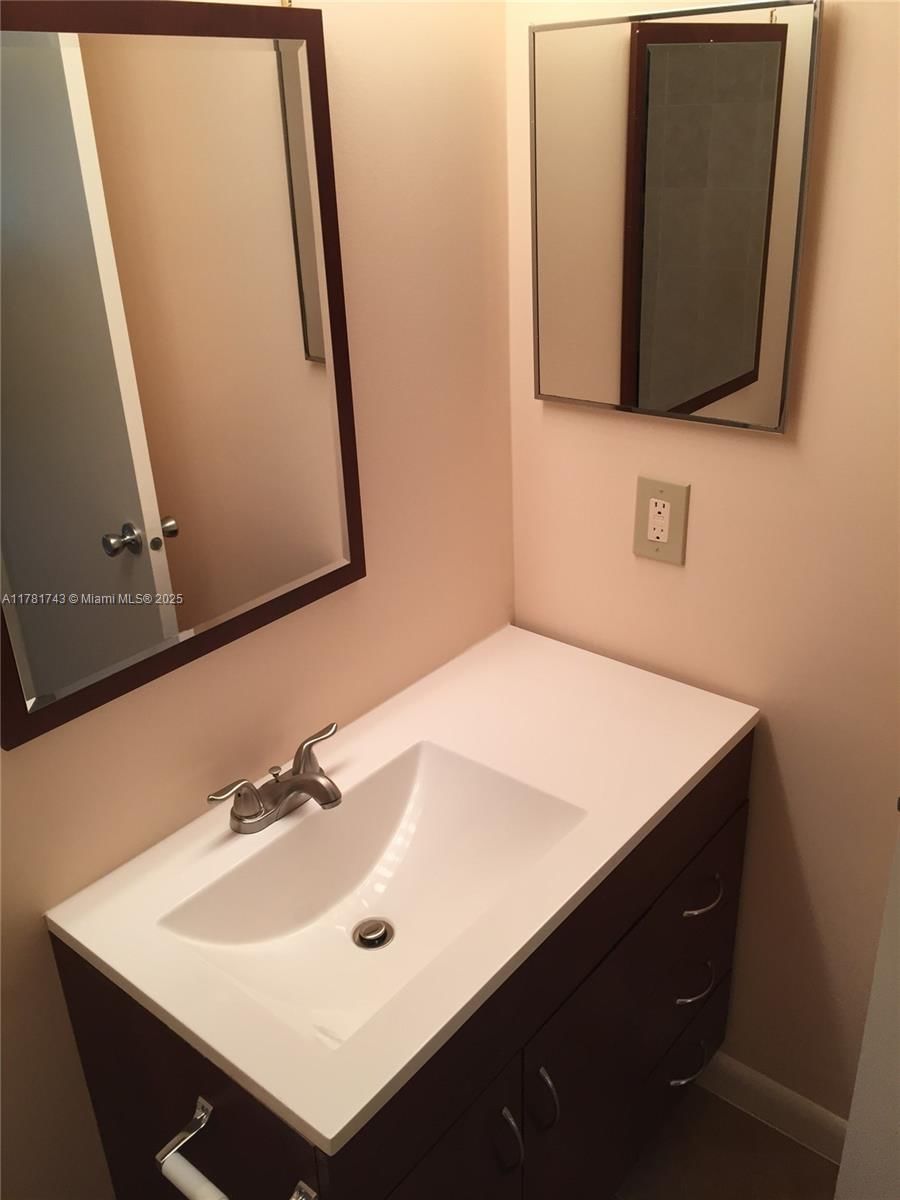 Real estate property located at 3204 Coral Lake Dr #3204, Broward, Crescent Cove Condo, Coral Springs, FL