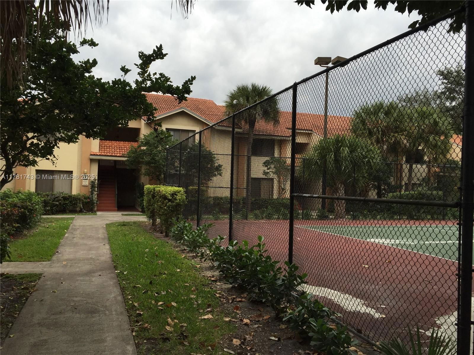 Real estate property located at 3204 Coral Lake Dr #3204, Broward, Crescent Cove Condo, Coral Springs, FL