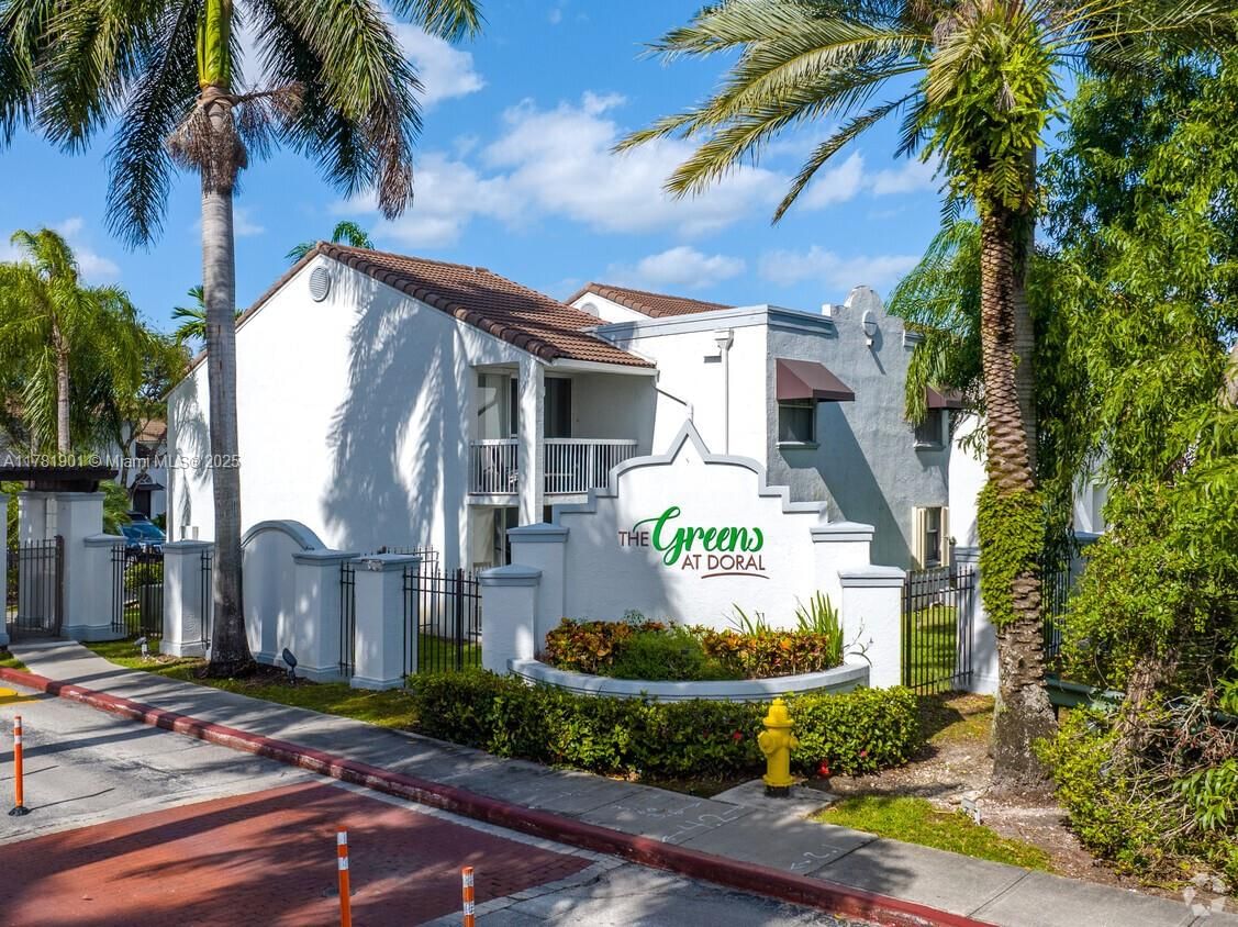 Real estate property located at 4861 97th Ct #383, Miami-dade, The Greens At Doral Condo, Doral, FL