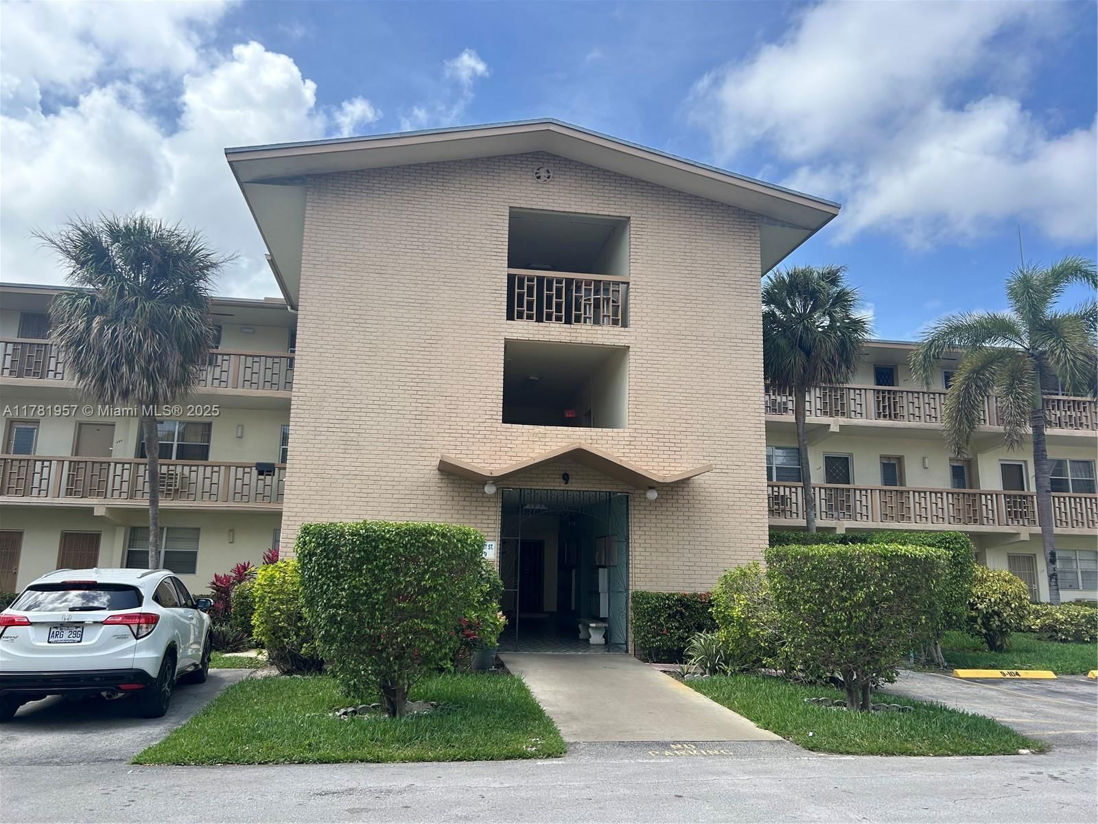 Real estate property located at 1355 167th St #307, Miami-dade, Mar-len Gardens No 9 Corp, Miami, FL