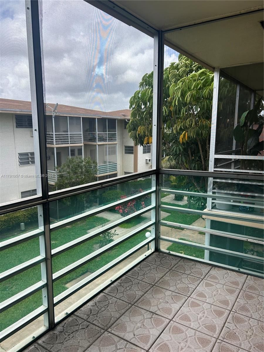 Real estate property located at 1355 167th St #307, Miami-dade, Mar-len Gardens No 9 Corp, Miami, FL
