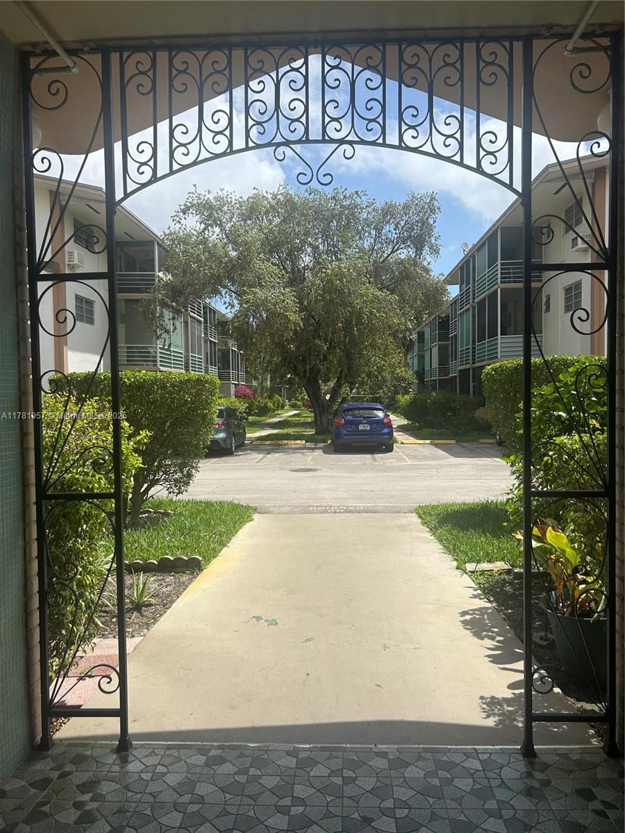 Real estate property located at 1355 167th St #307, Miami-dade, Mar-len Gardens No 9 Corp, Miami, FL