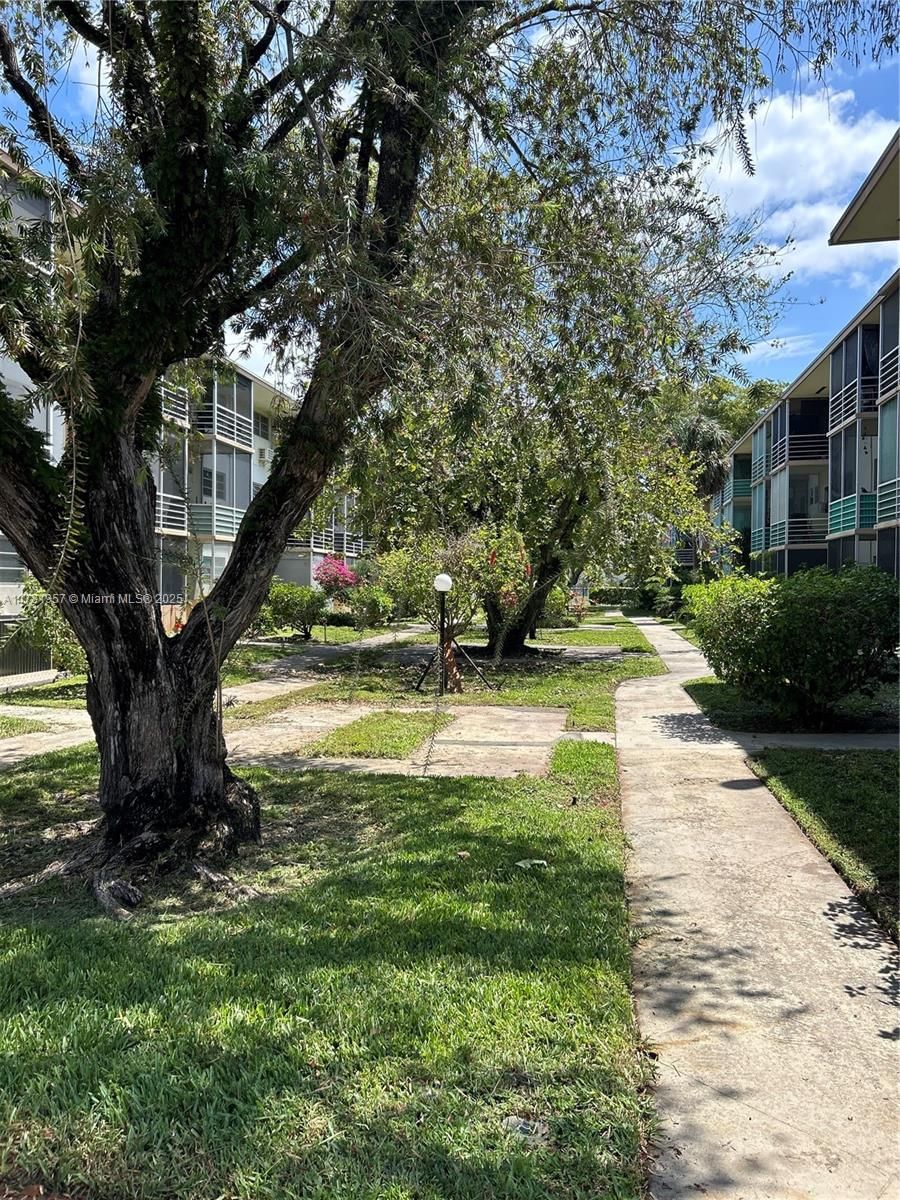 Real estate property located at 1355 167th St #307, Miami-dade, Mar-len Gardens No 9 Corp, Miami, FL