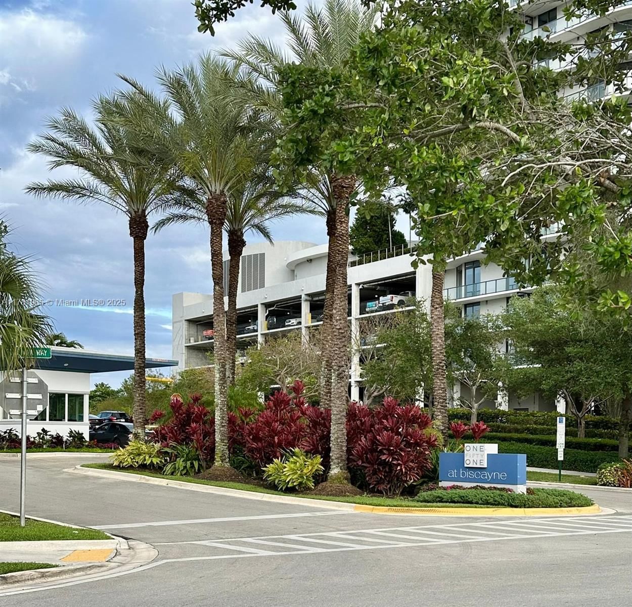Real estate property located at 14951 Royal Oaks Ln #203, Miami-dade, The Oaks I Condo, North Miami, FL