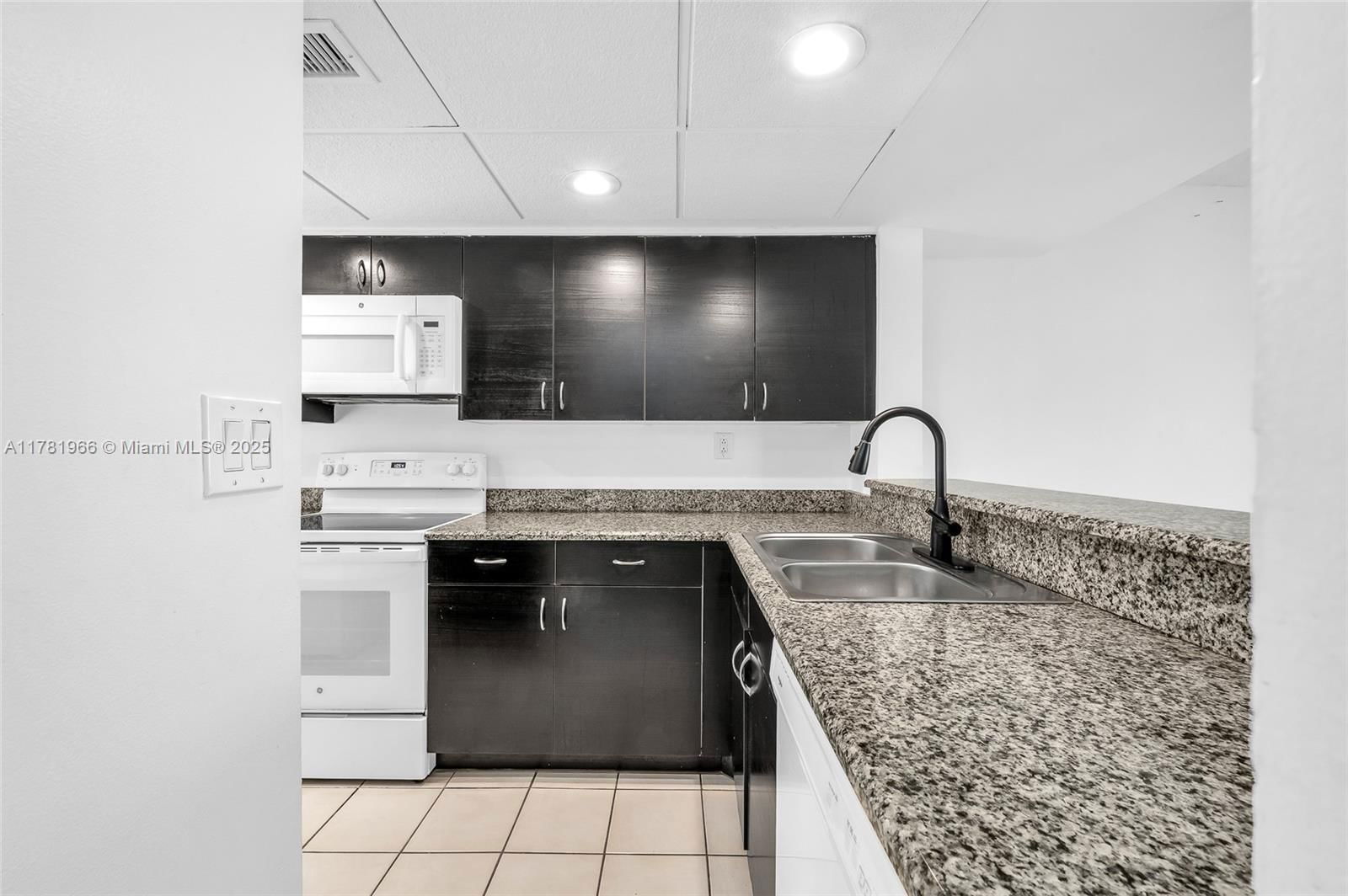 Real estate property located at 2821 87th Ave #808, Broward, Harvest Section Four Cond, Davie, FL
