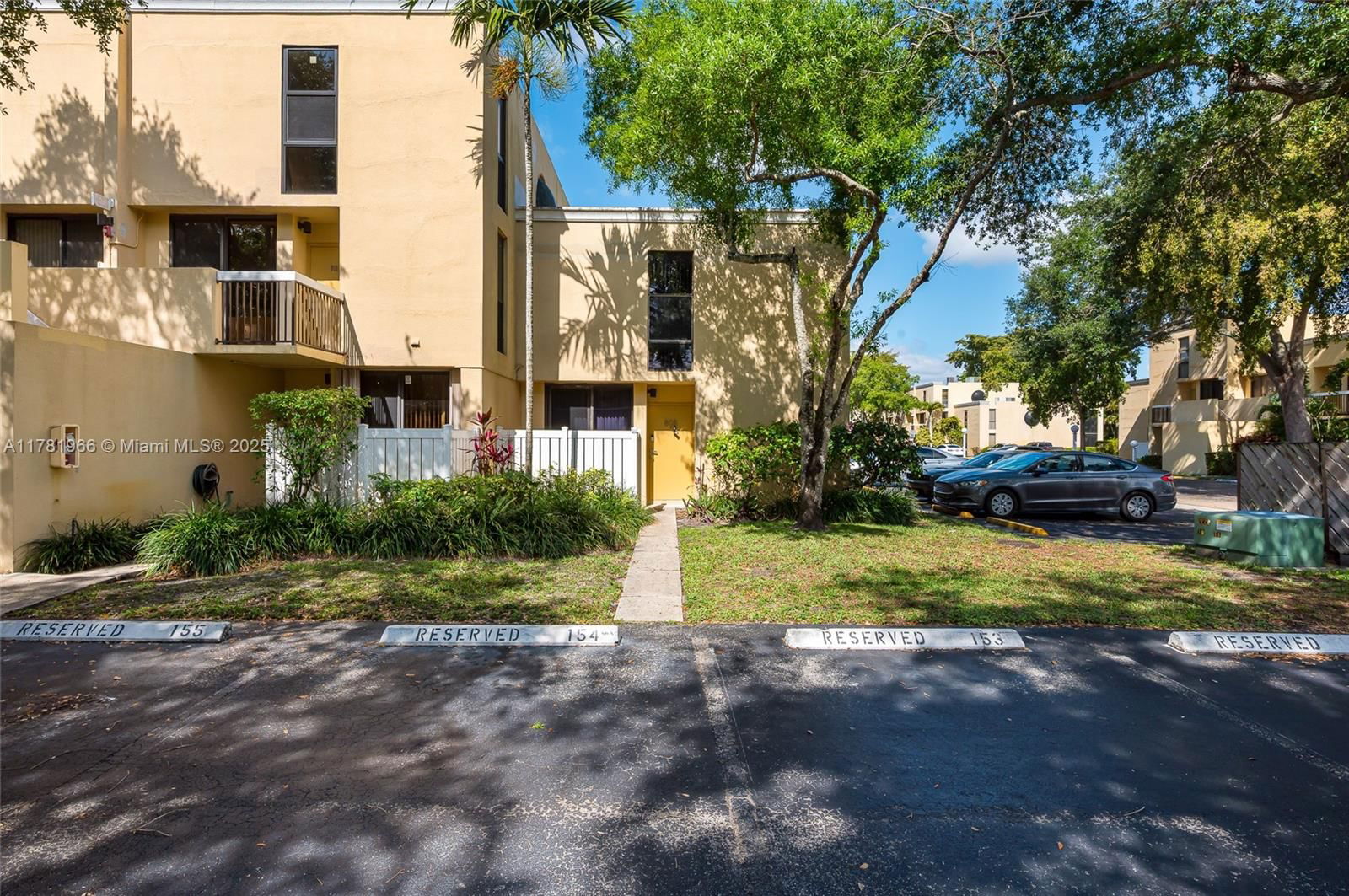 Real estate property located at 2821 87th Ave #808, Broward, Harvest Section Four Cond, Davie, FL