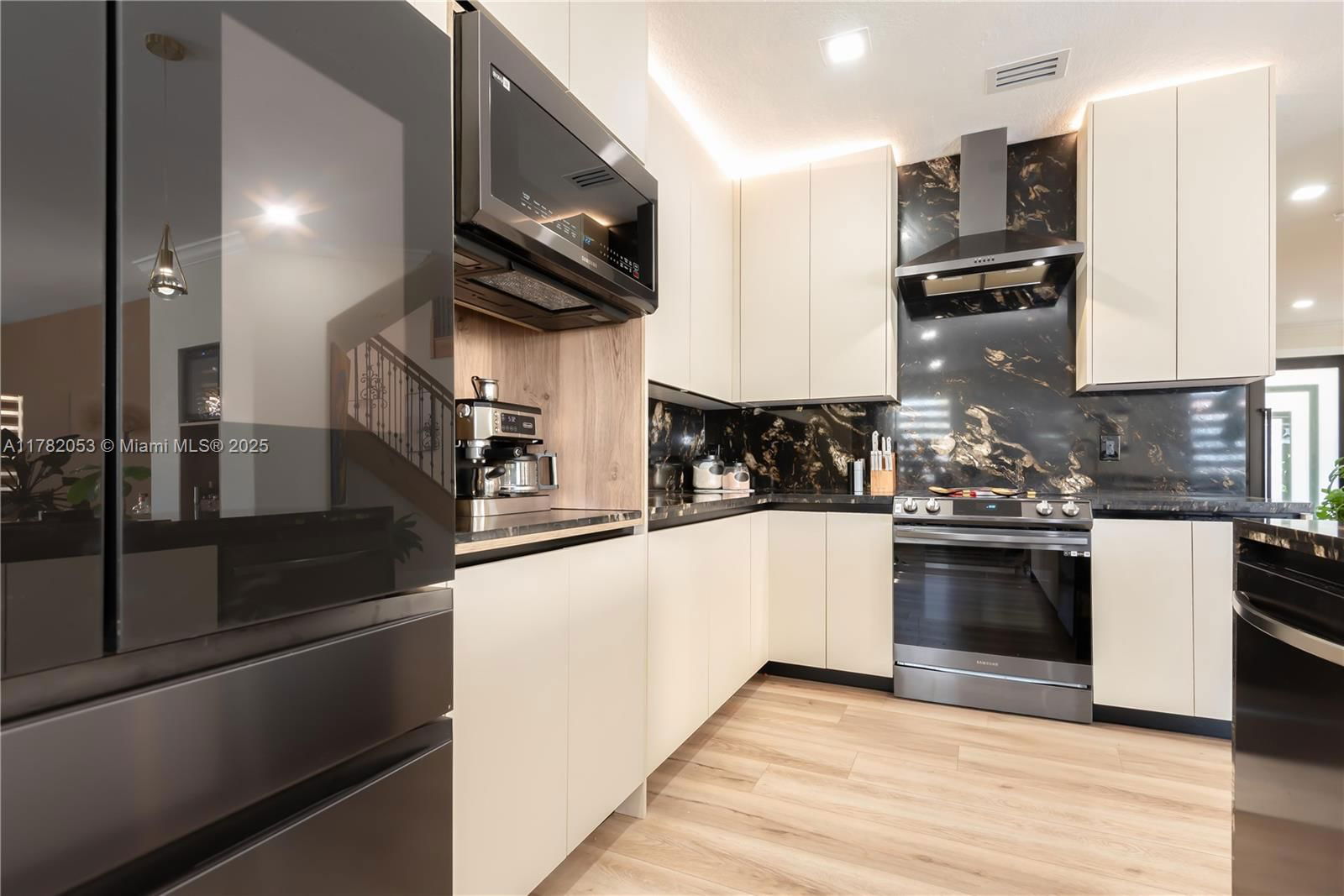Real estate property located at 7803 111th Ct, Miami-dade, Islands At Doral 1st Addn, Doral, FL
