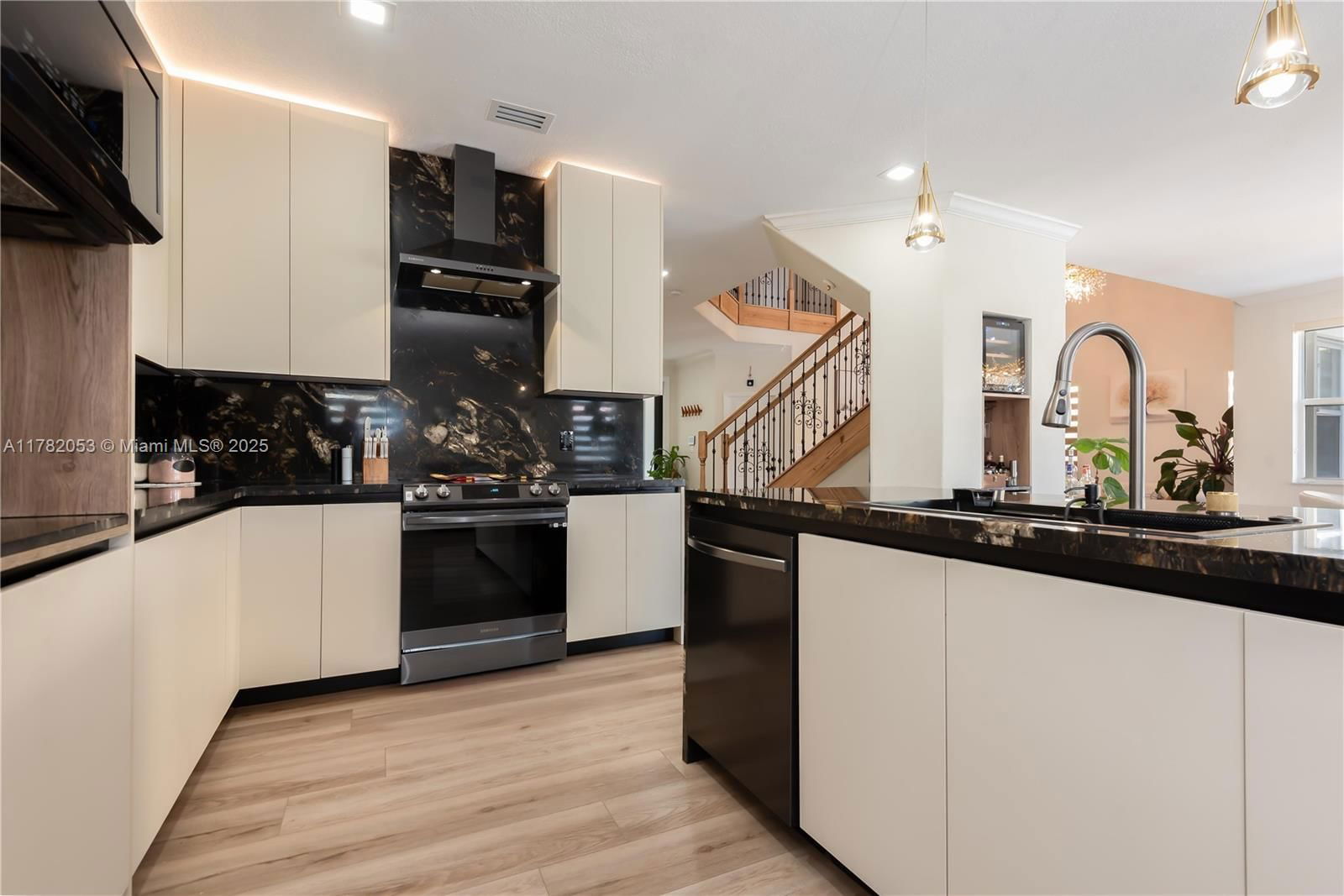 Real estate property located at 7803 111th Ct, Miami-dade, Islands At Doral 1st Addn, Doral, FL