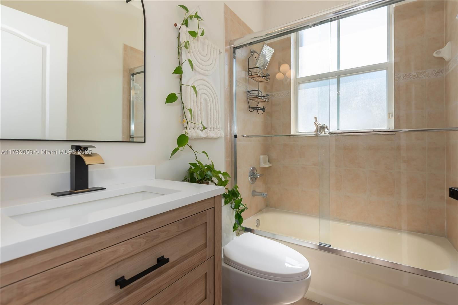 Real estate property located at 7803 111th Ct, Miami-dade, Islands At Doral 1st Addn, Doral, FL