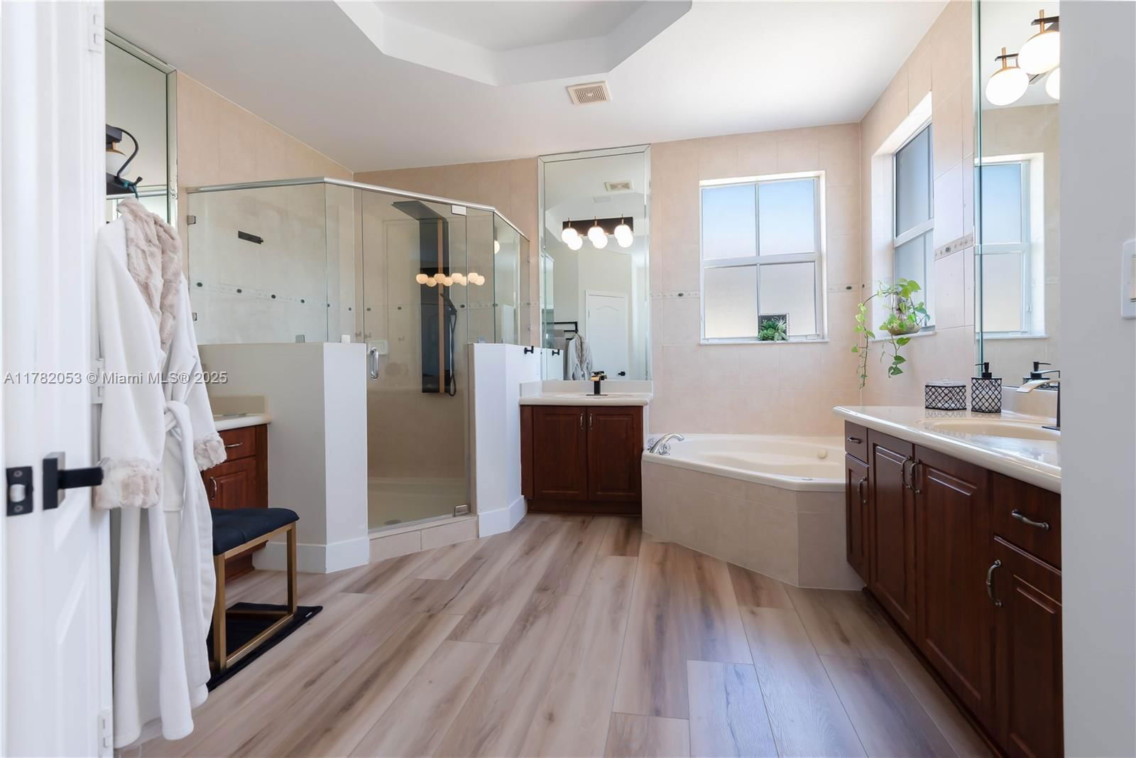 Real estate property located at 7803 111th Ct, Miami-dade, Islands At Doral 1st Addn, Doral, FL