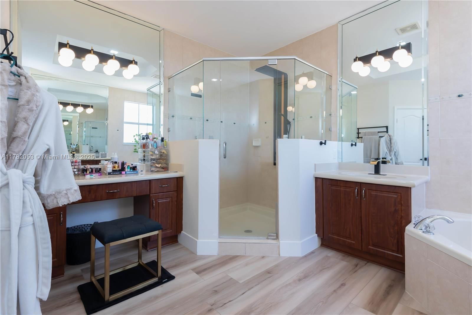 Real estate property located at 7803 111th Ct, Miami-dade, Islands At Doral 1st Addn, Doral, FL