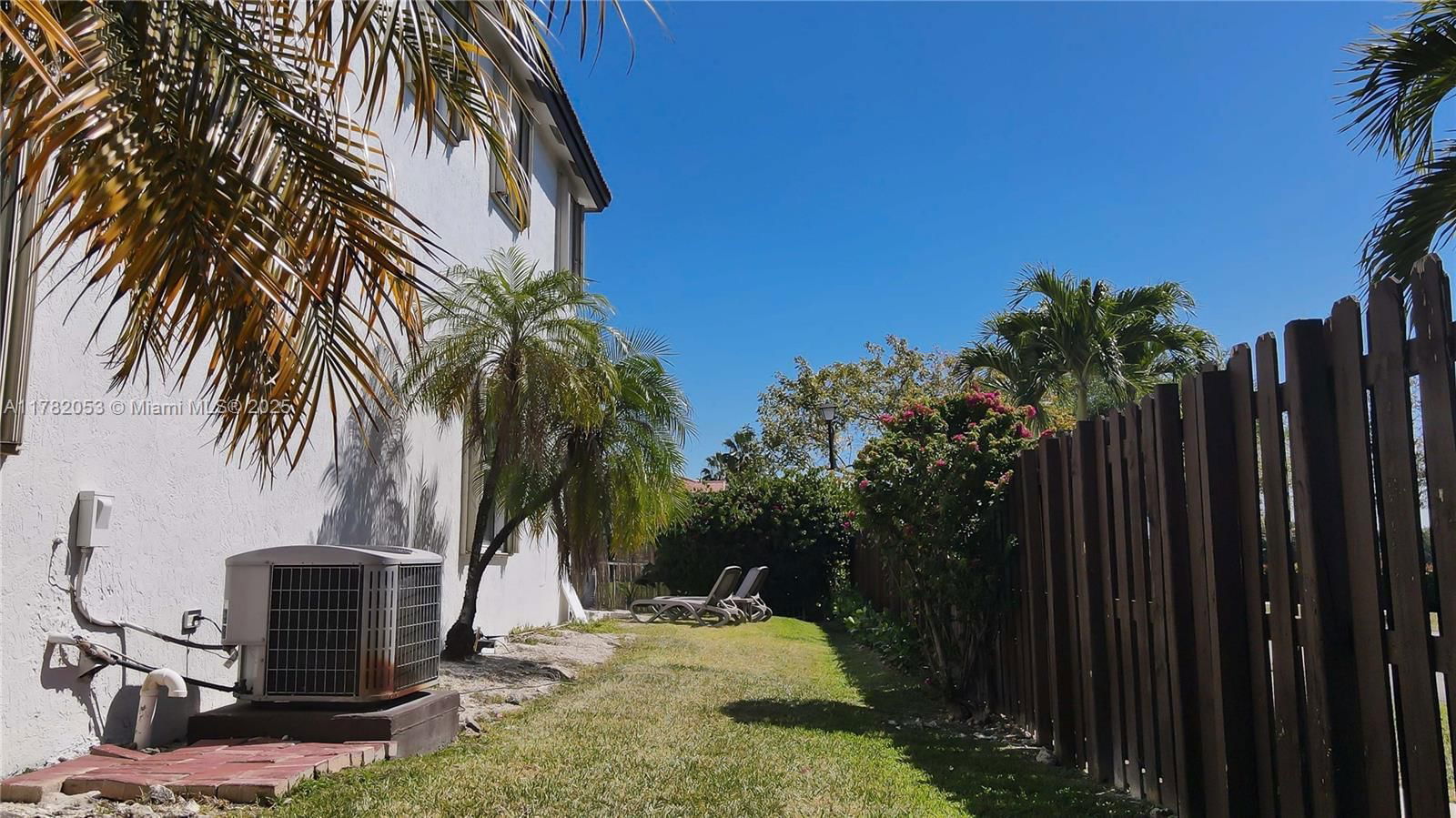 Real estate property located at 7803 111th Ct, Miami-dade, Islands At Doral 1st Addn, Doral, FL