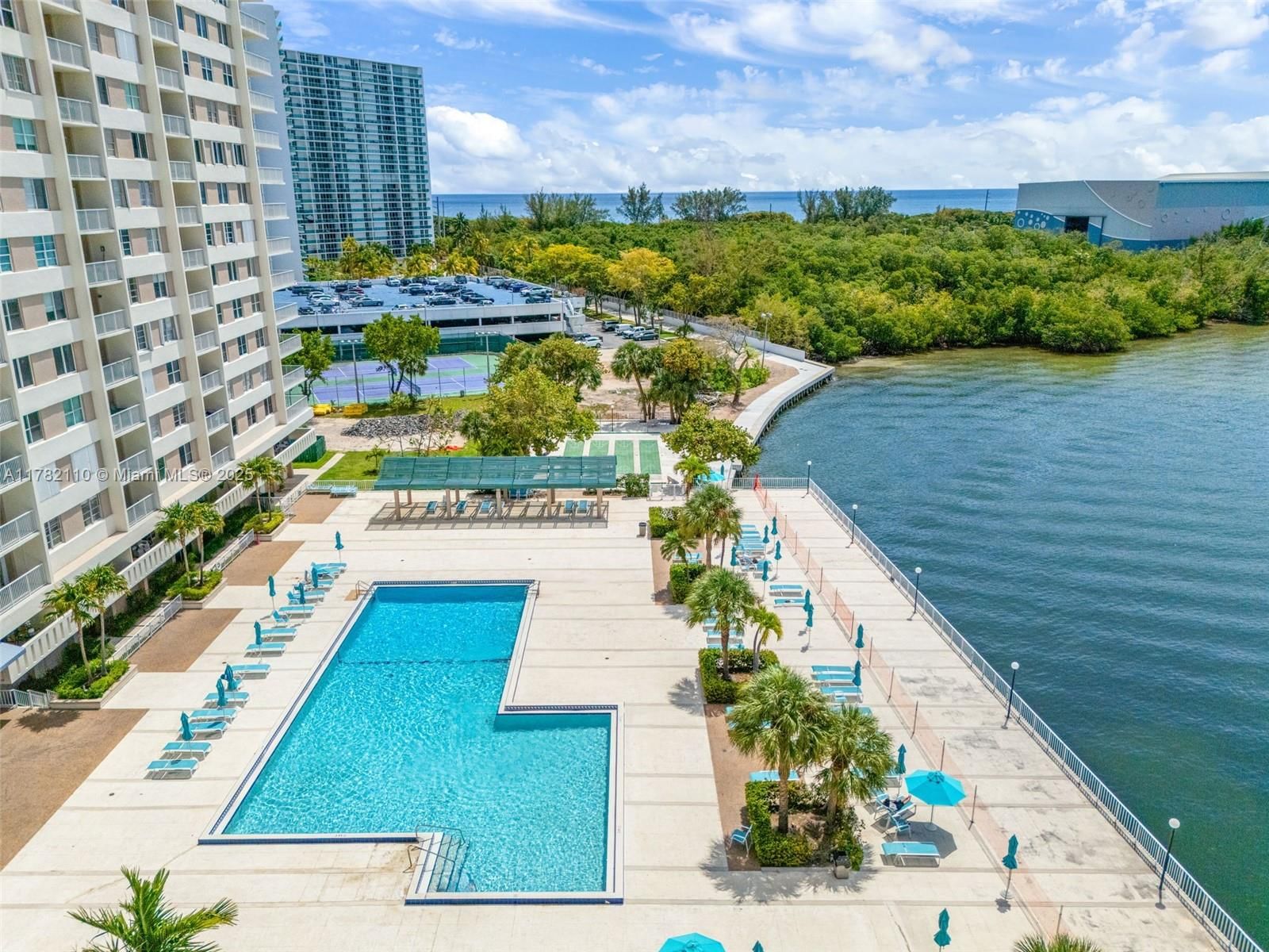 Real estate property located at 500 Bayview Dr #1418, Miami-dade, Arlen House West Condo, Sunny Isles Beach, FL