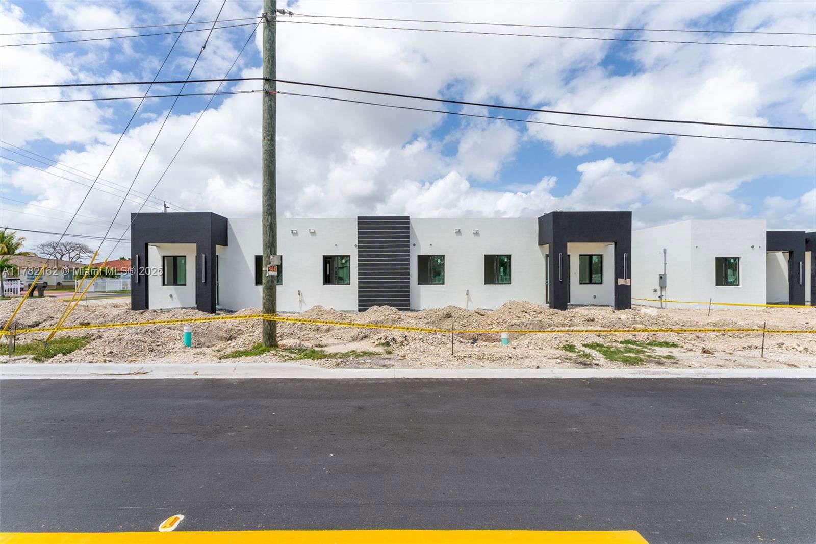 Real estate property located at 21911 124th Ave, Miami-dade, Oak Shire Homes, Miami, FL