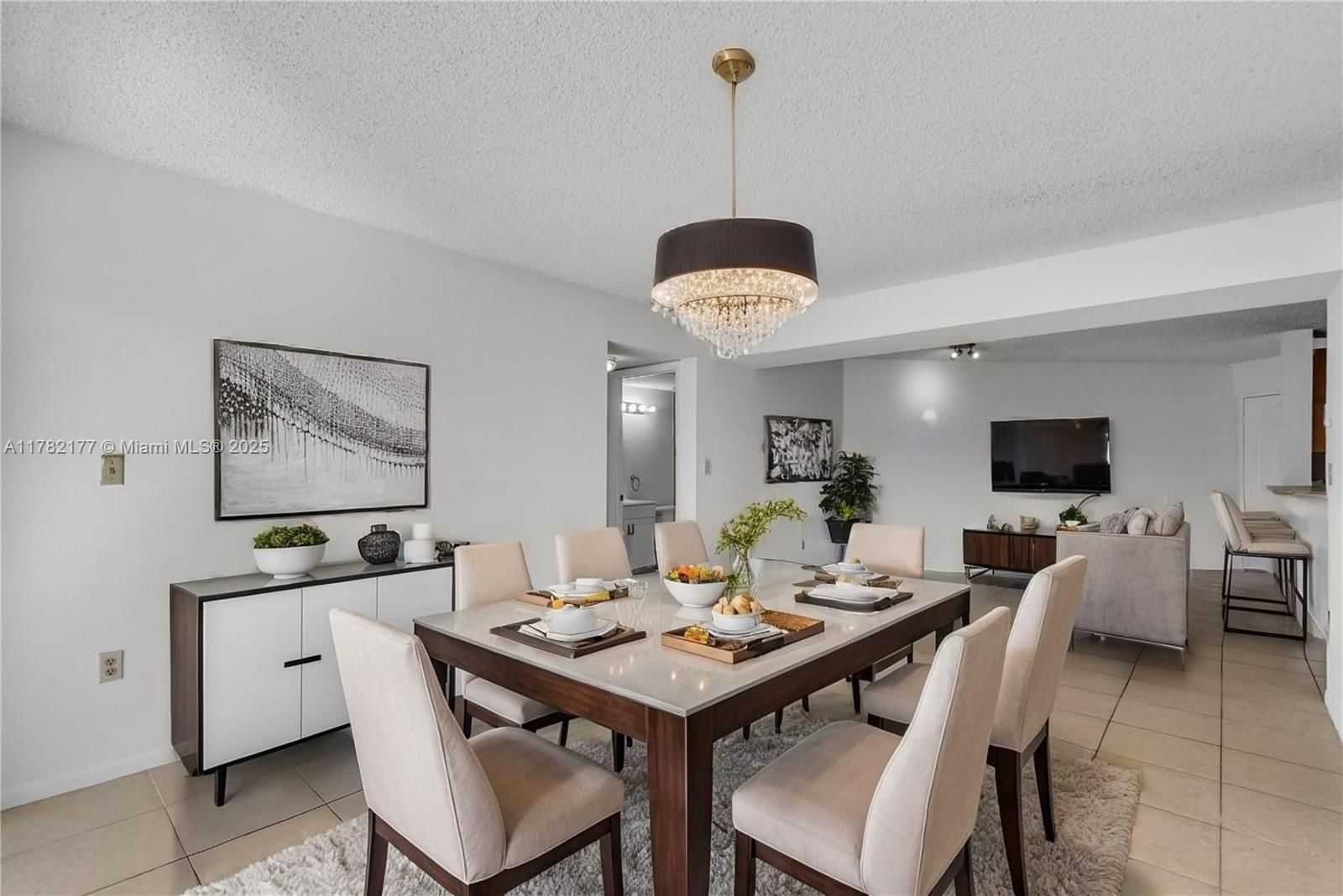 Real estate property located at 6272 186th St #211, Miami-dade, Mediterranean Villas Cond, Hialeah, FL