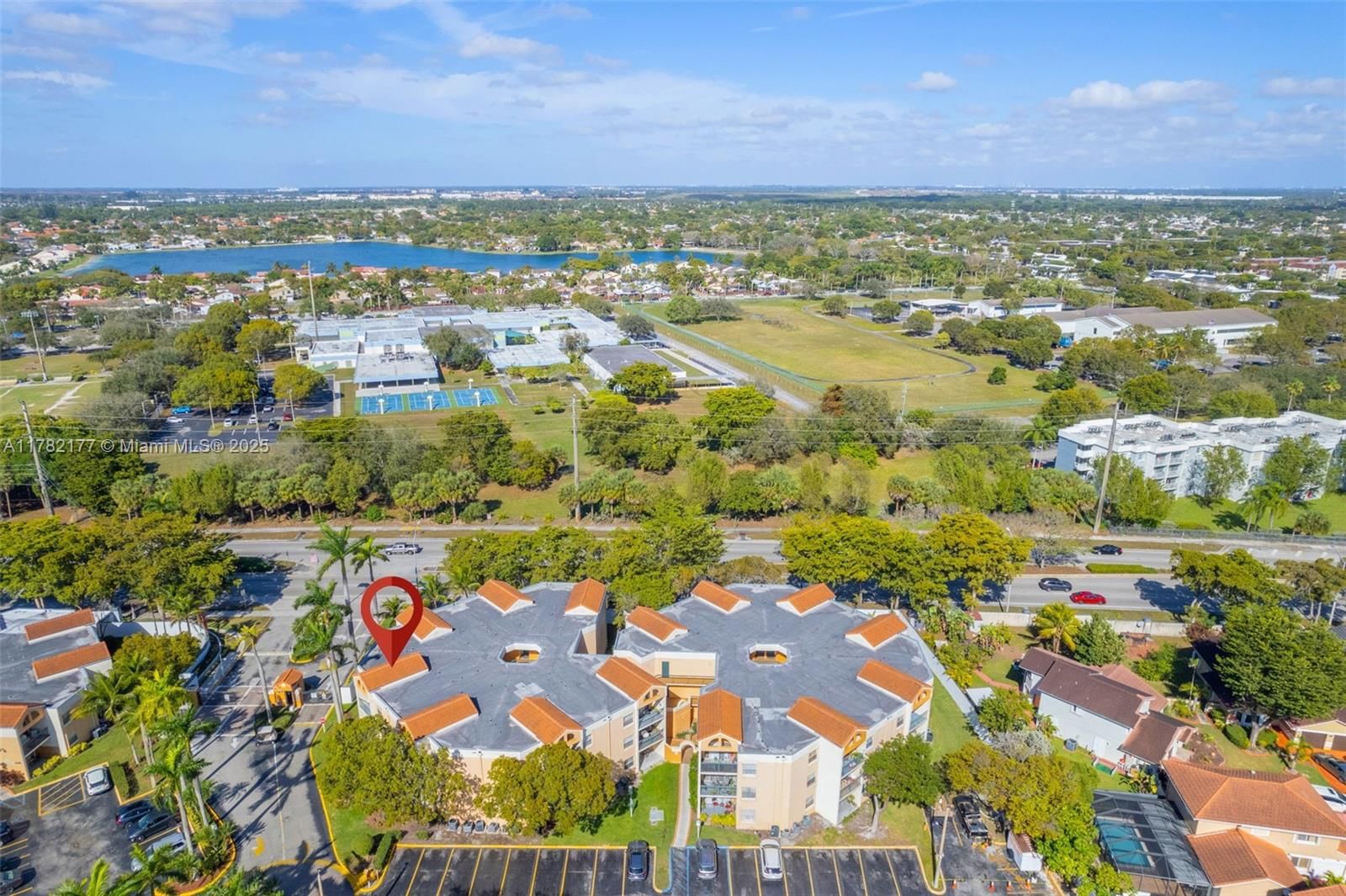 Real estate property located at 6272 186th St #211, Miami-dade, Mediterranean Villas Cond, Hialeah, FL
