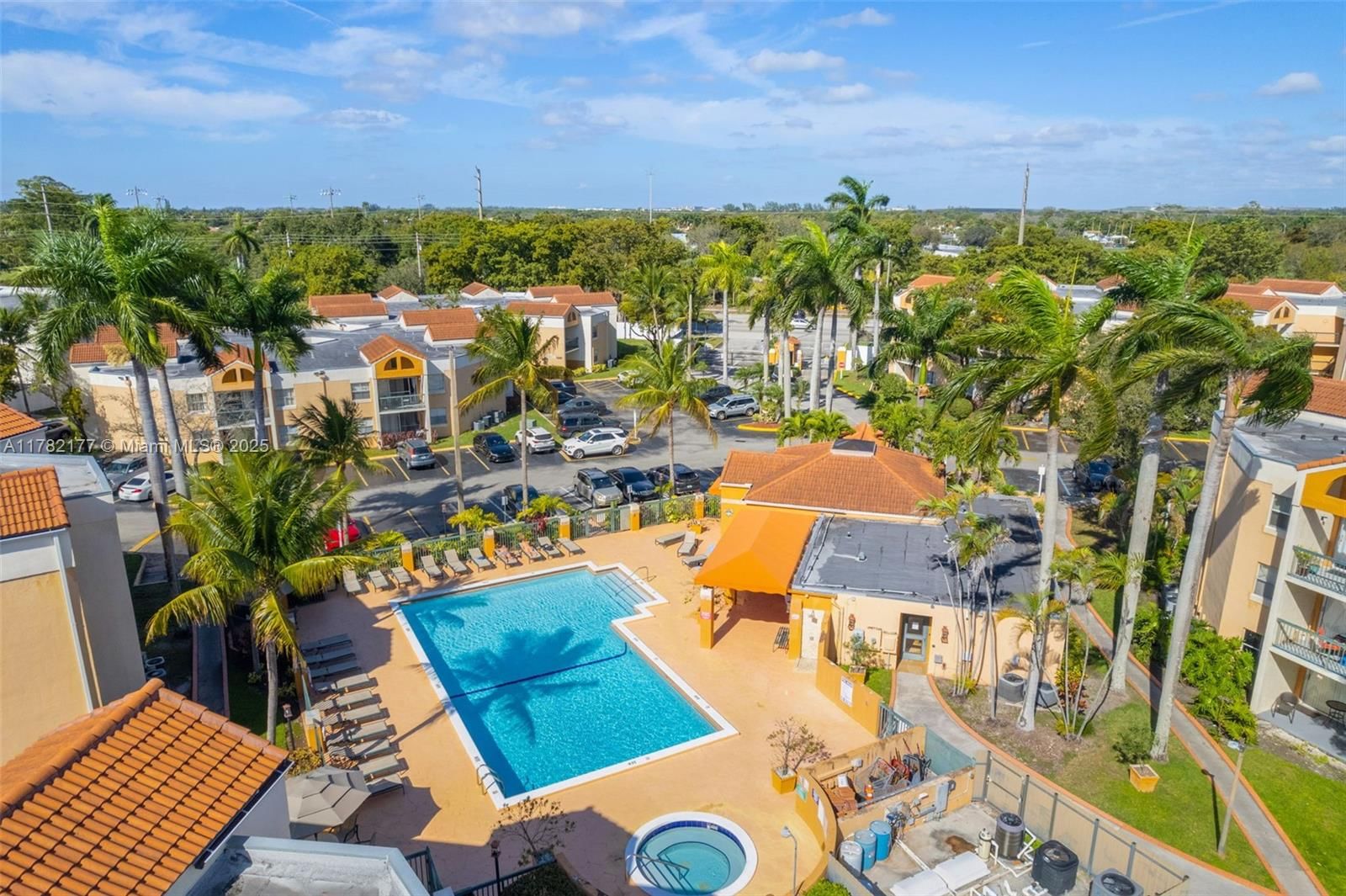 Real estate property located at 6272 186th St #211, Miami-dade, Mediterranean Villas Cond, Hialeah, FL