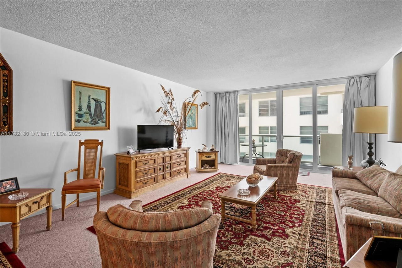 Real estate property located at 5601 Collins Ave #1014, Miami-dade, The Pavilion Condo, Miami Beach, FL
