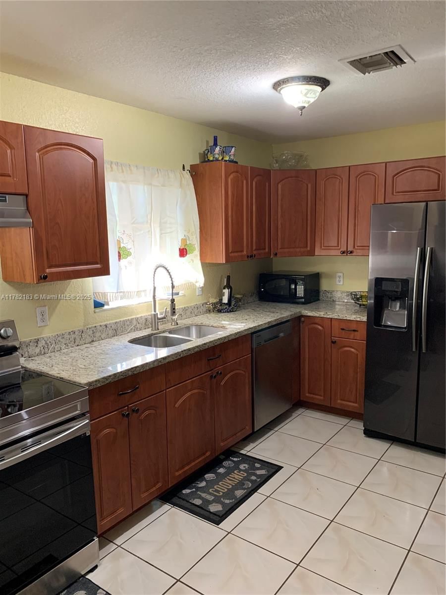 Real estate property located at 333 3rd Ave, Miami-dade, Fiske Manor Addn To Homes, Homestead, FL