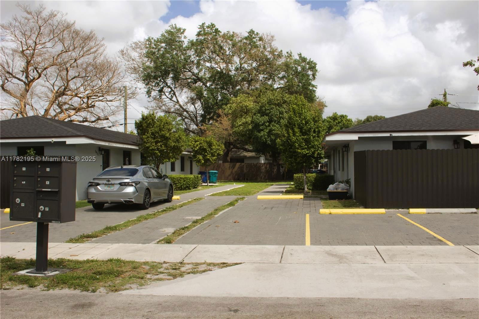 Real estate property located at 2925 93rd St, Miami-dade, The Tropics Amd, Miami, FL