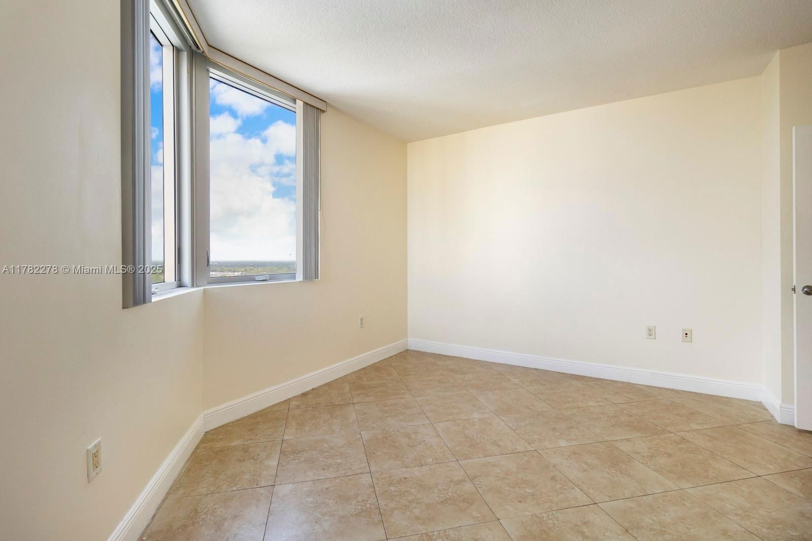 Real estate property located at 9055 73 CT #1807, Miami-dade, Metropolis I At Dadeland, Miami, FL