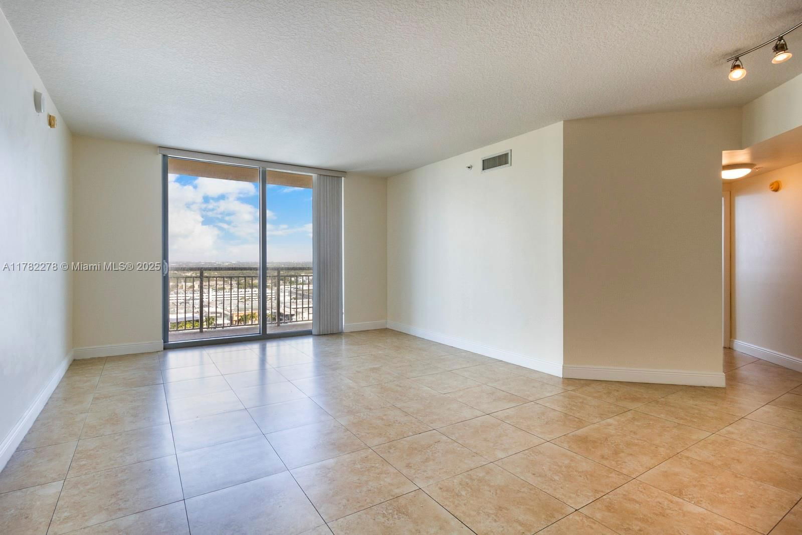 Real estate property located at 9055 73 CT #1807, Miami-dade, Metropolis I At Dadeland, Miami, FL