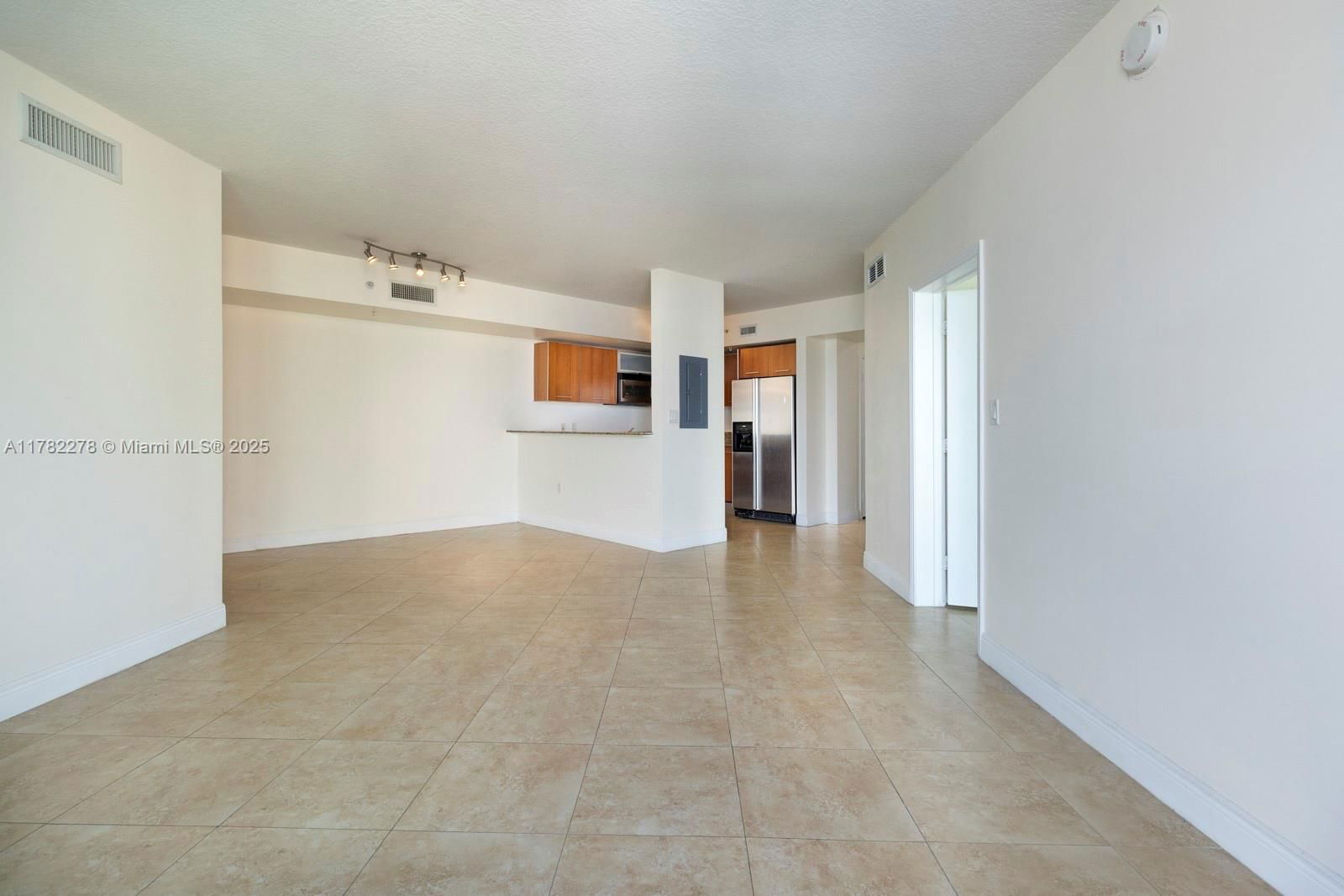 Real estate property located at 9055 73 CT #1807, Miami-dade, Metropolis I At Dadeland, Miami, FL
