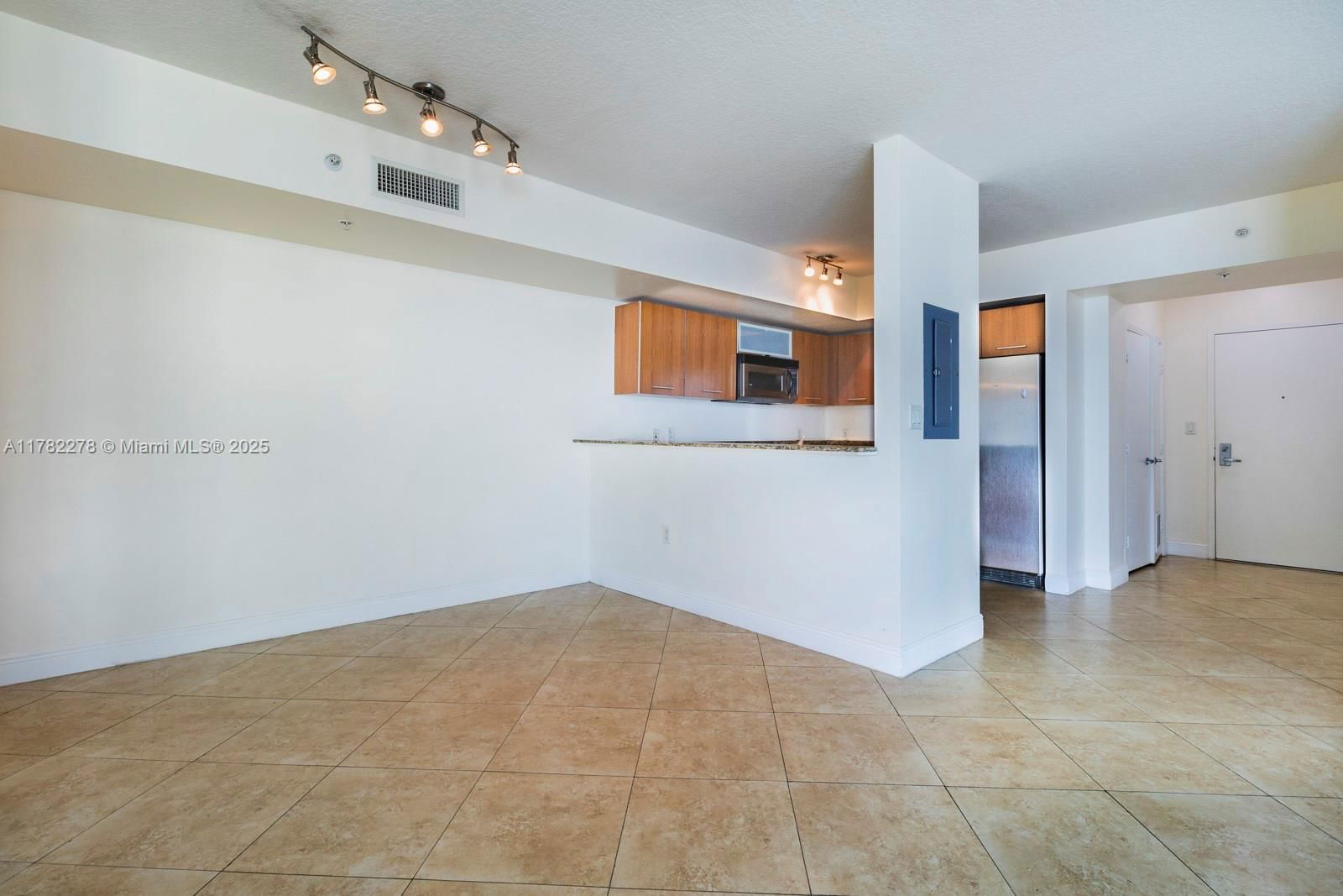 Real estate property located at 9055 73 CT #1807, Miami-dade, Metropolis I At Dadeland, Miami, FL