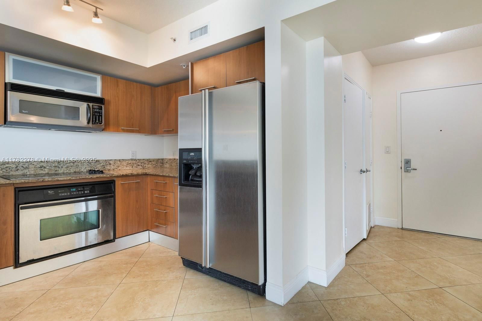 Real estate property located at 9055 73 CT #1807, Miami-dade, Metropolis I At Dadeland, Miami, FL