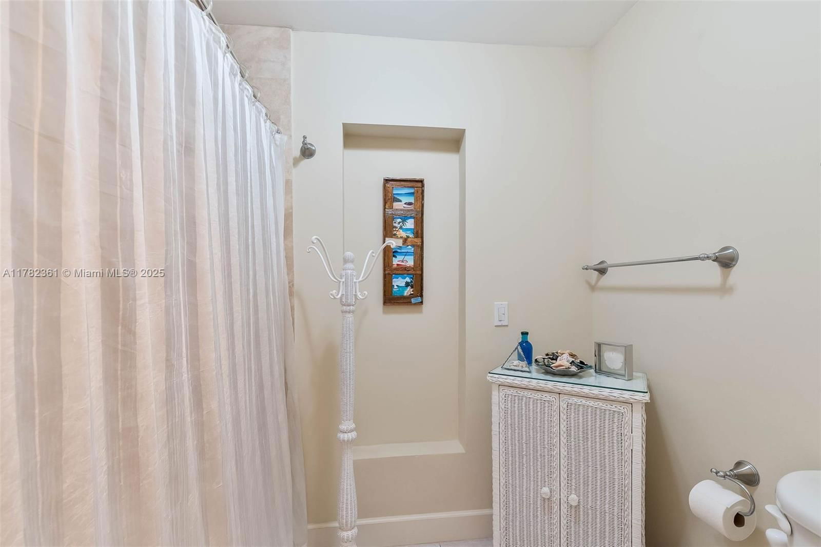 Real estate property located at 8330 176th St, Miami-dade, Old Cutler Shores, Palmetto Bay, FL