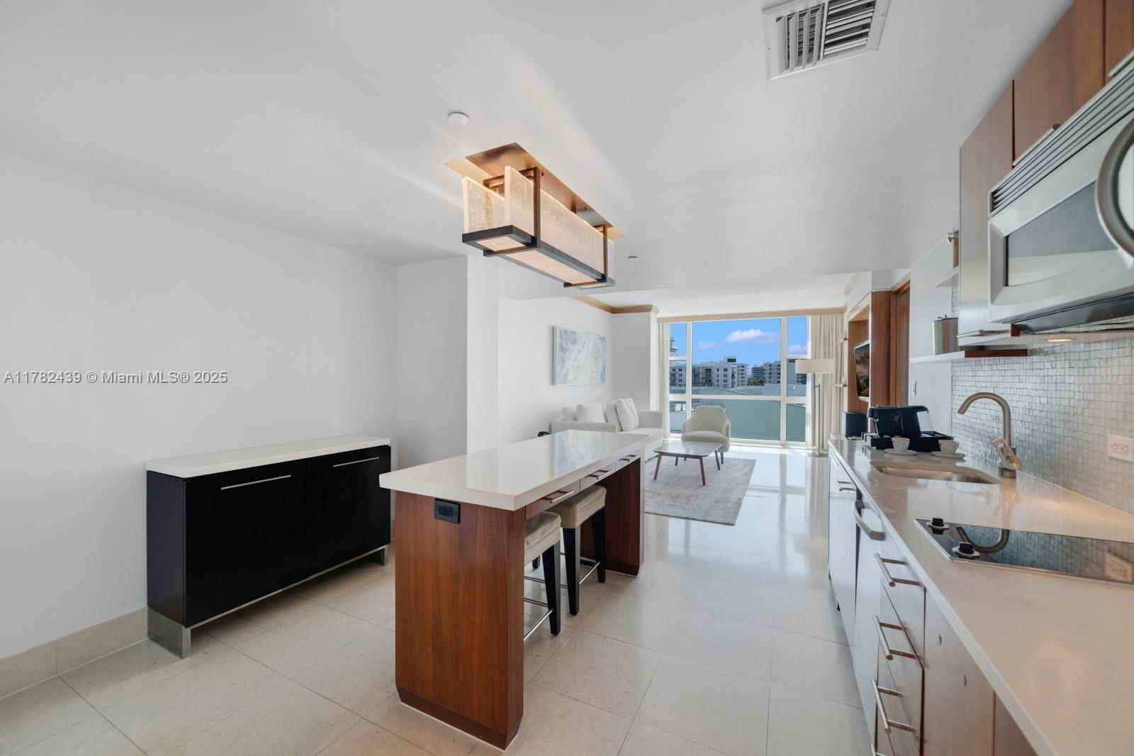 Real estate property located at 6801 Collins Ave #515, Miami-dade, Central Carillon Beach Co, Miami Beach, FL